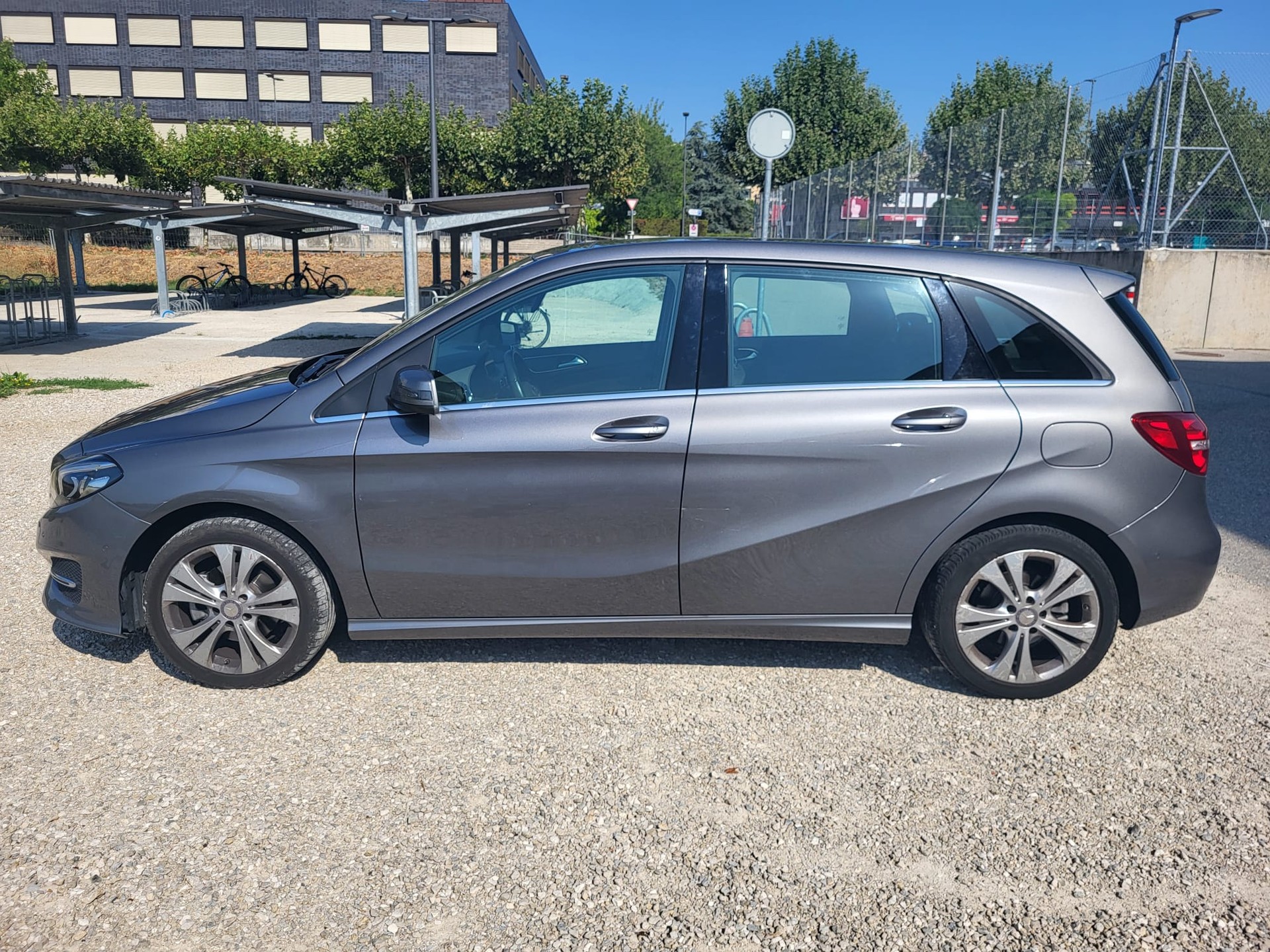 MERCEDES-BENZ B 200 Urban 7G-DCT-image-2