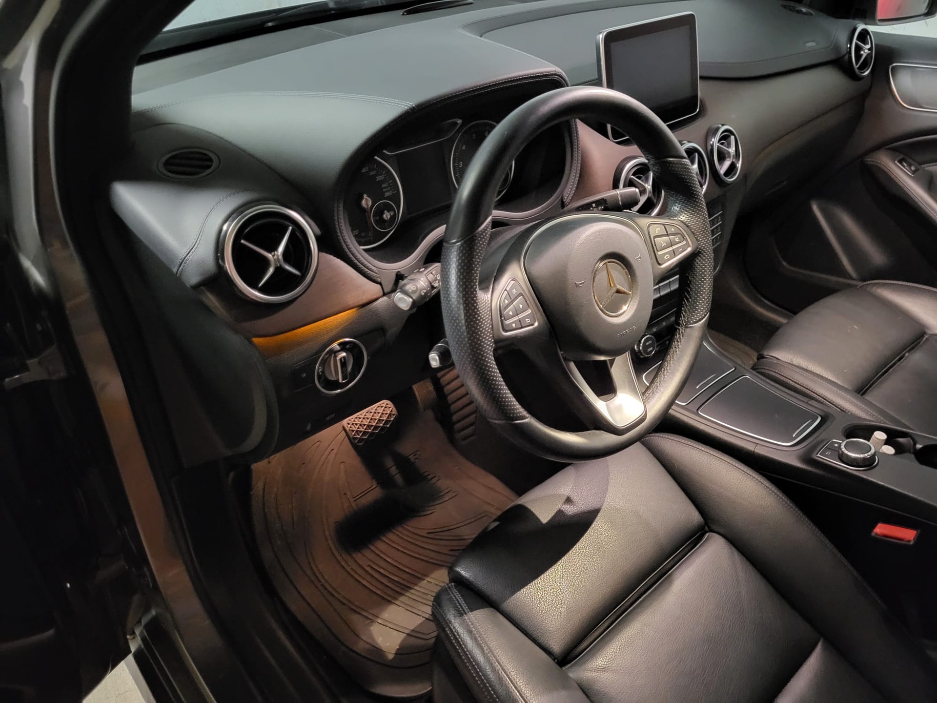 MERCEDES-BENZ B 200 Urban 7G-DCT-image-11