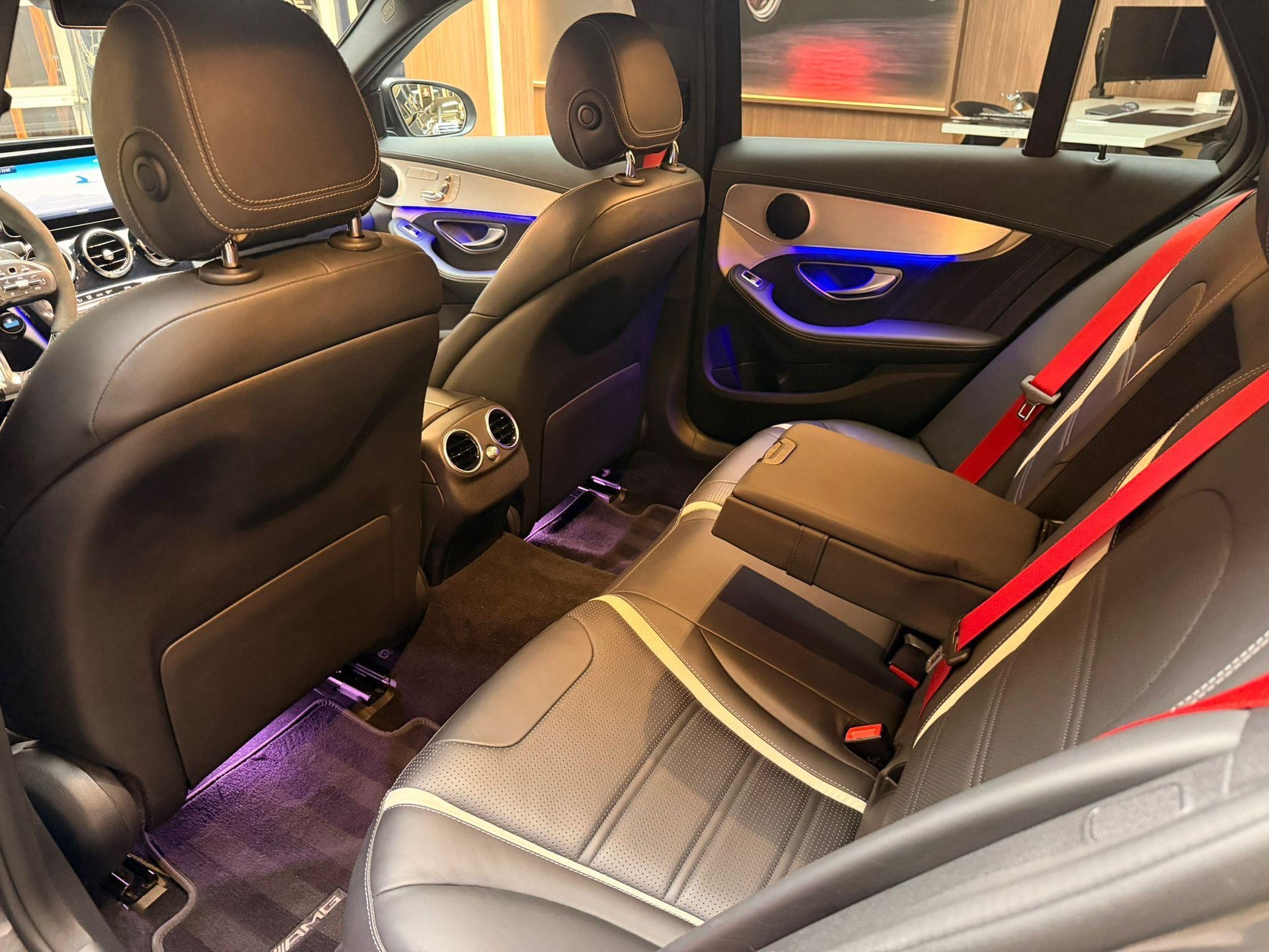 MERCEDES-BENZ C 63 S AMG Kombi-image-16