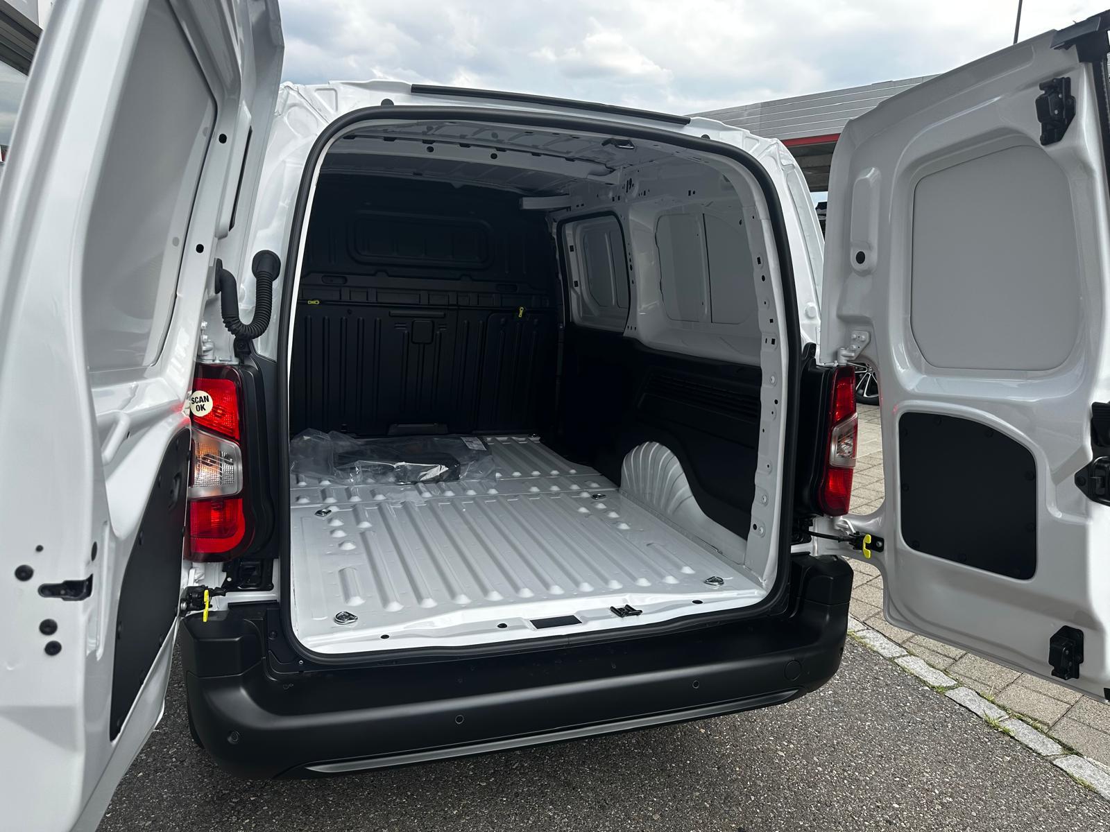 TOYOTA PROACE CITY Van L2 1.5 D Active-image-6