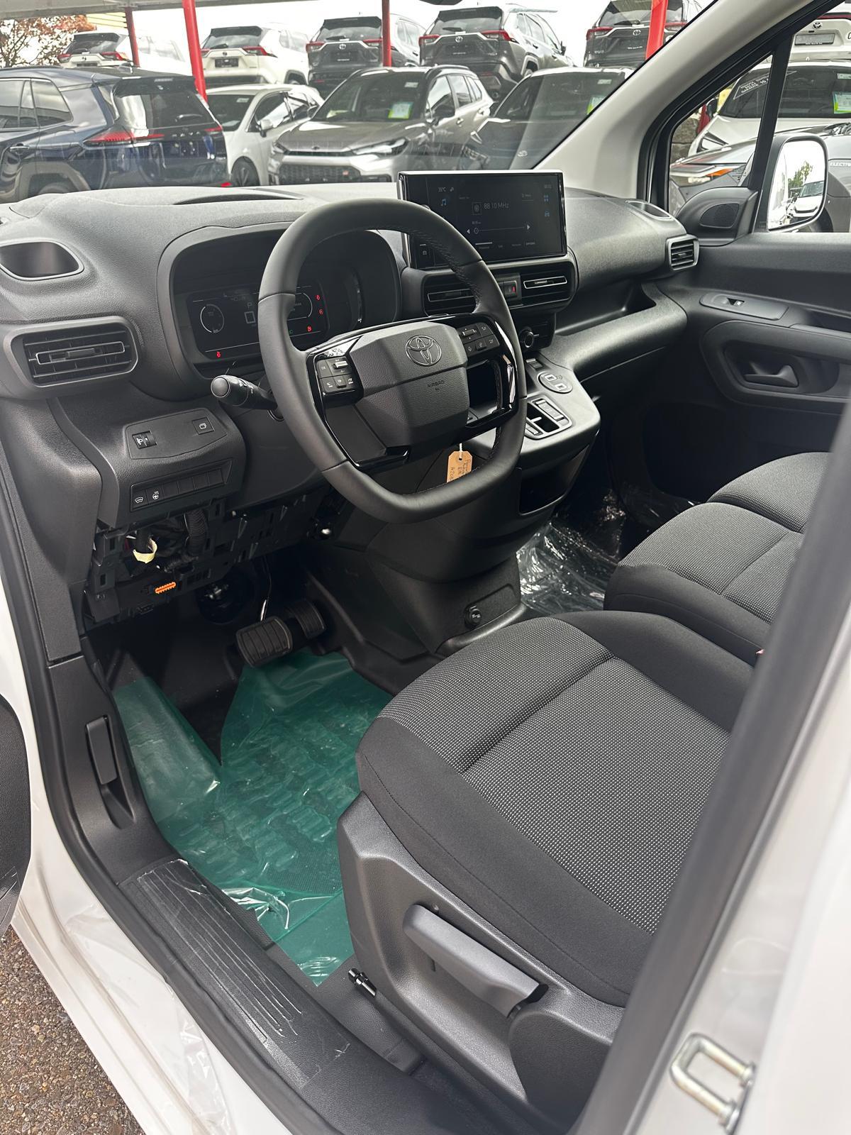 TOYOTA PROACE CITY Van L2 1.5 D Active-image-7