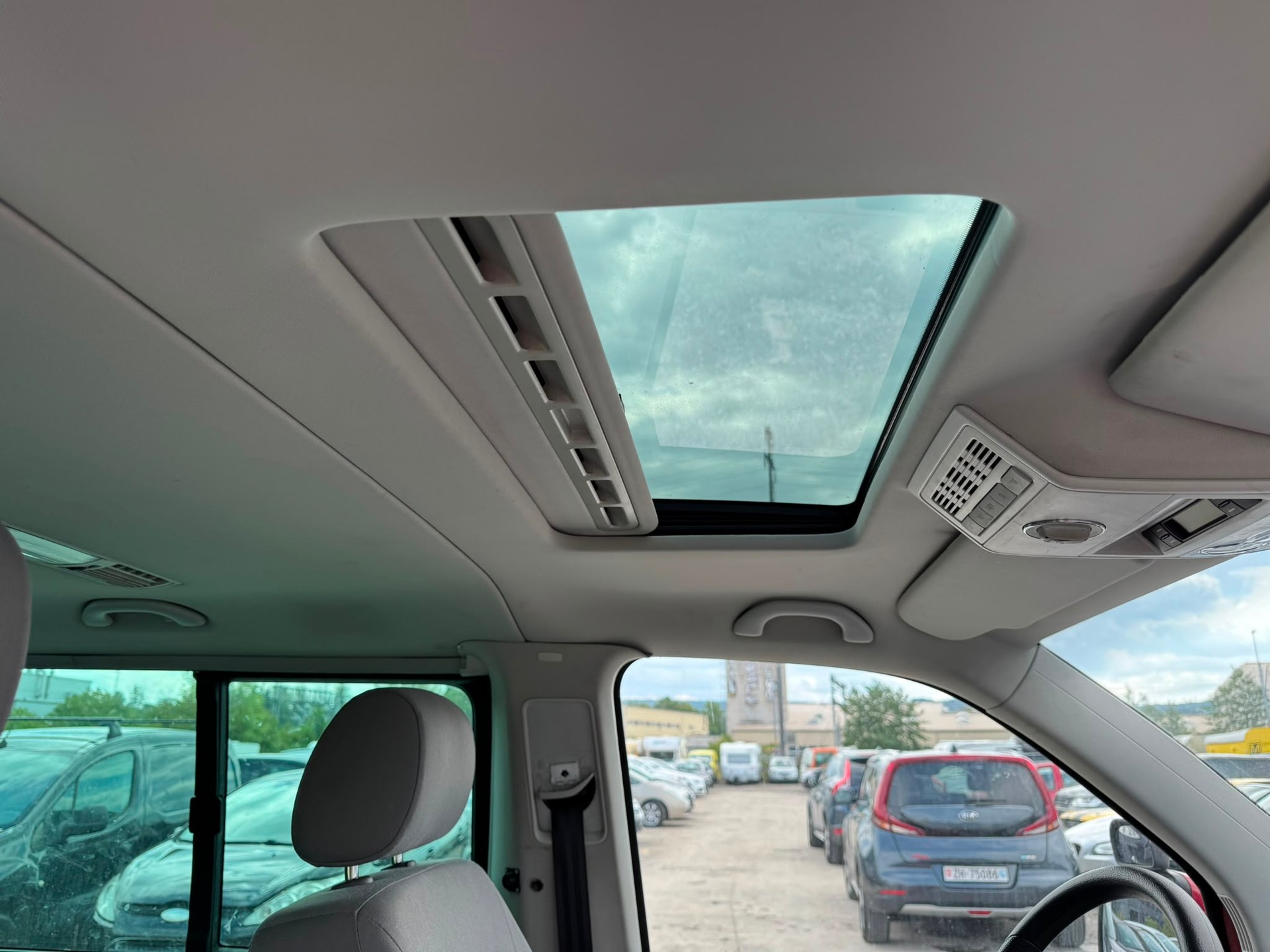 VW T5 Multivan Startline 2.5 TDI Tiptronic-image-10