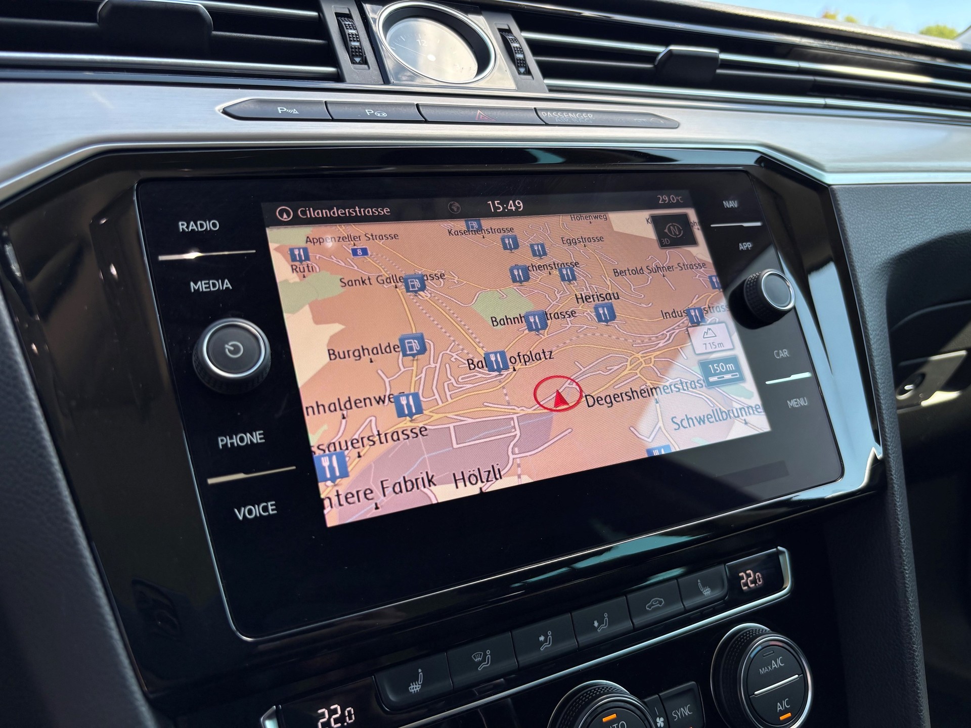 VW Passat Var. 2.0 TDI DSG 4Motion R-Line-image-8