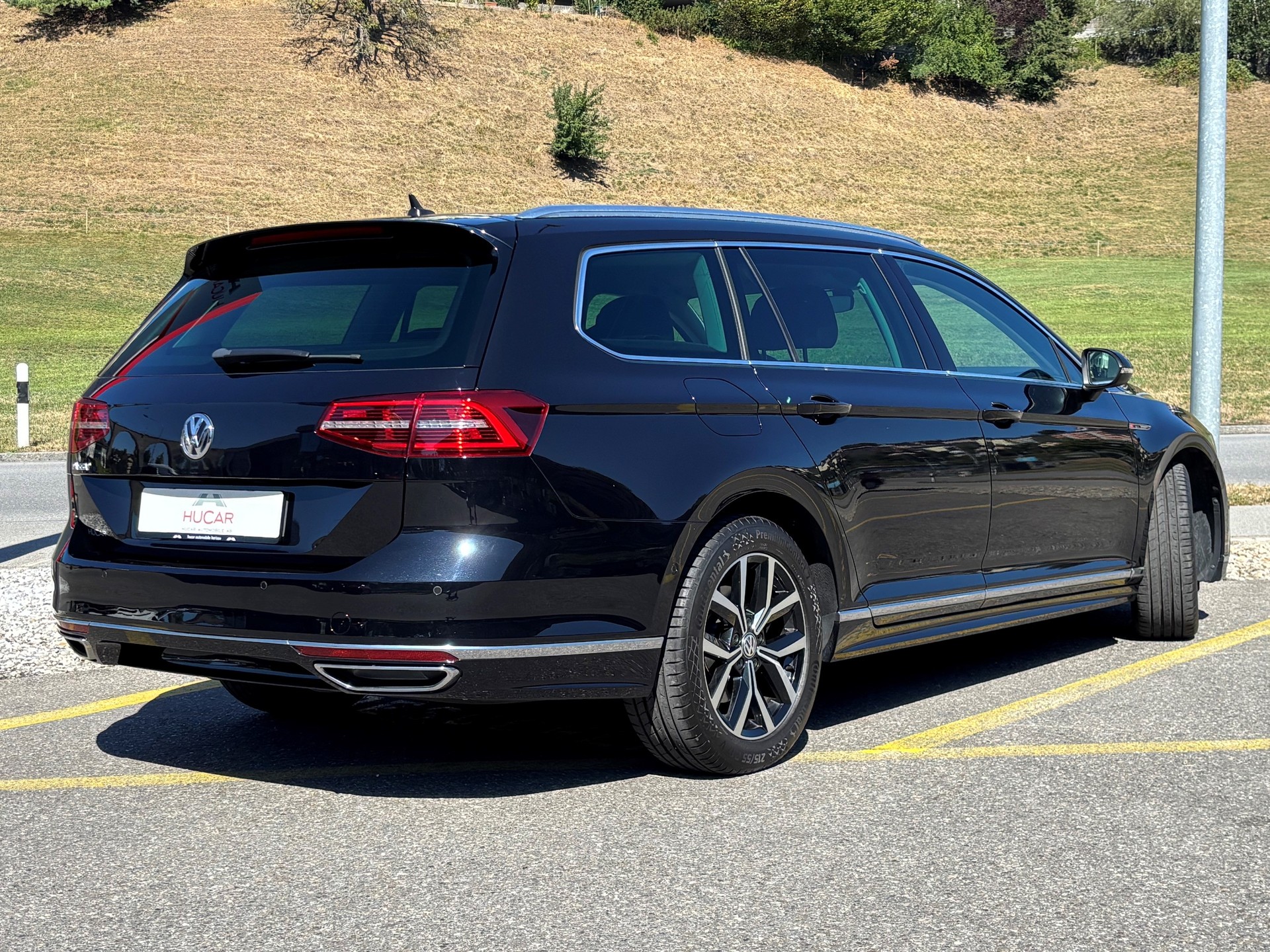 VW Passat Var. 2.0 TDI DSG 4Motion R-Line-image-2