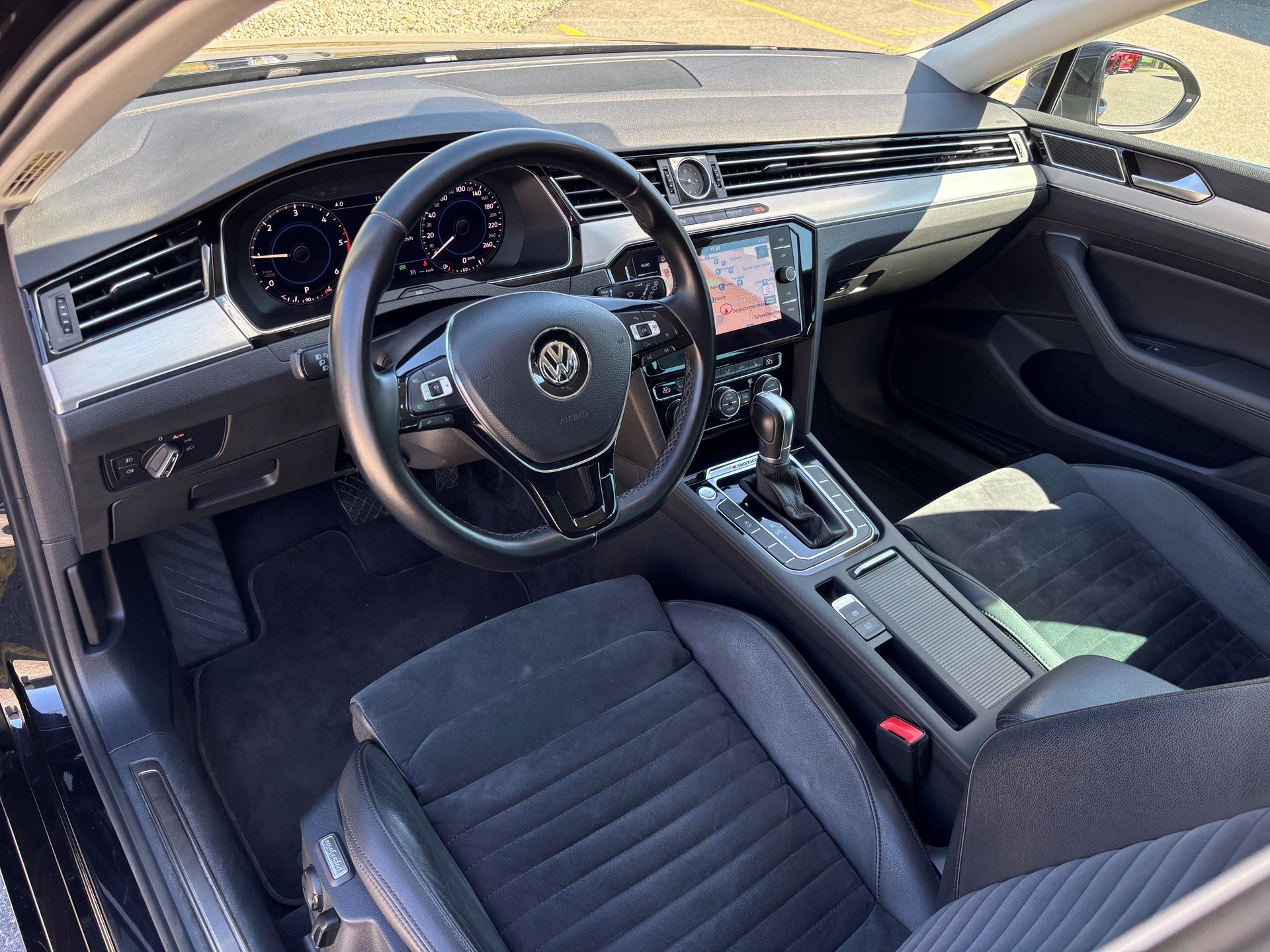 VW Passat Var. 2.0 TDI DSG 4Motion R-Line-image-6