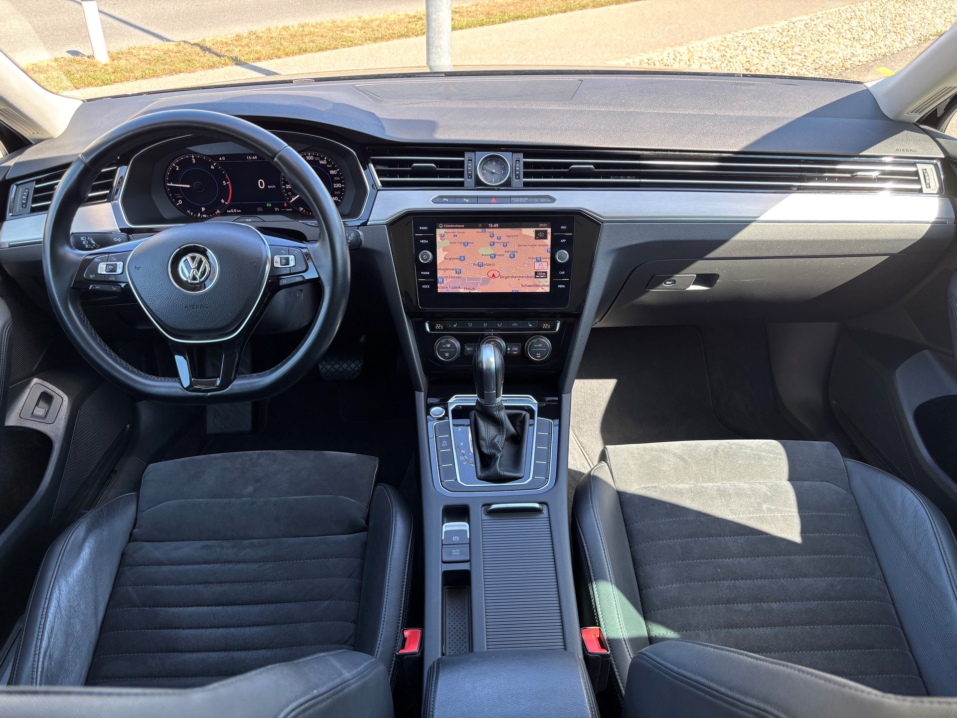 VW Passat Var. 2.0 TDI DSG 4Motion R-Line-image-5