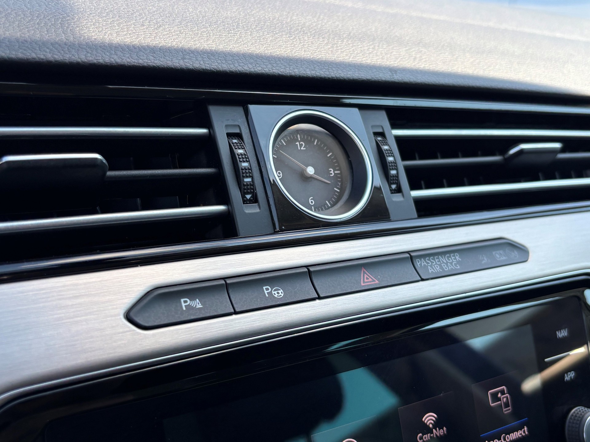 VW Passat Var. 2.0 TDI DSG 4Motion R-Line-image-11
