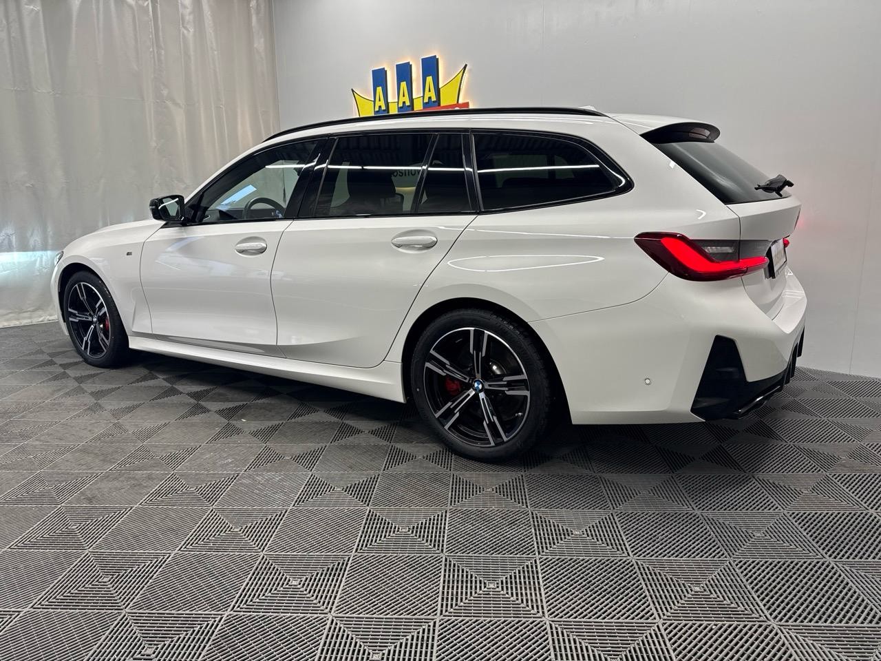 BMW M340d xDrive 48V Touring Steptronic M Sport Pro-image-1