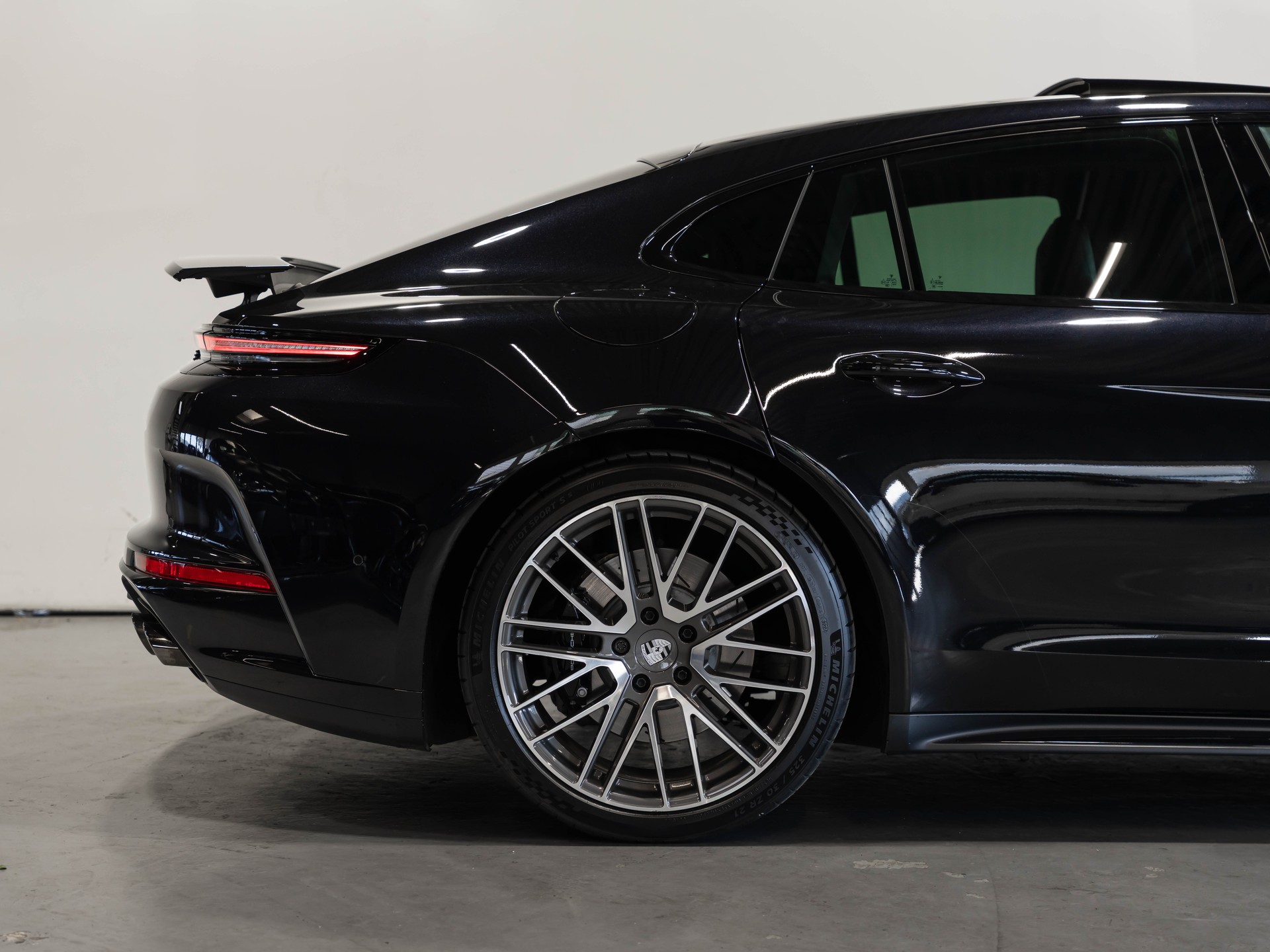 PORSCHE Panamera 2.9 V6 4 E-Hybrid-showroom-element-2