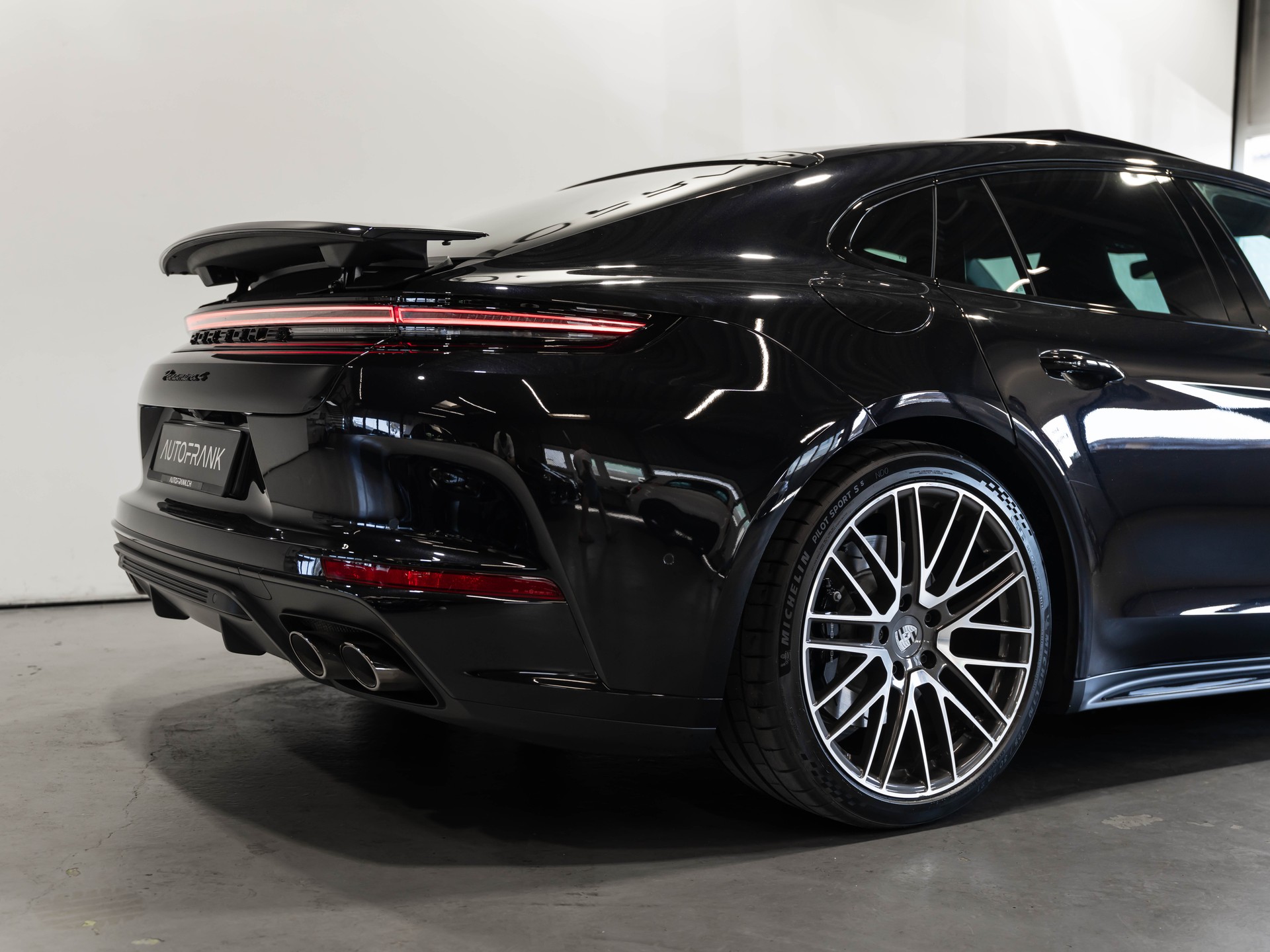 PORSCHE Panamera 2.9 V6 4 E-Hybrid-showroom-element-3