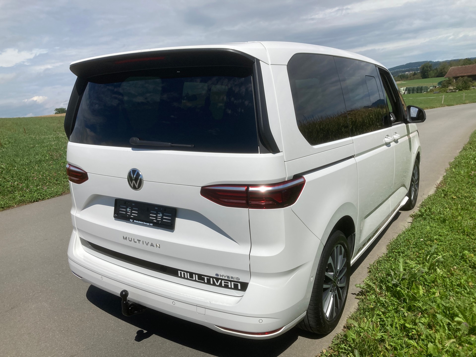 VW Multivan 1.4 eHybrid Liberty DSG mit Anhängerkupplung-image-2