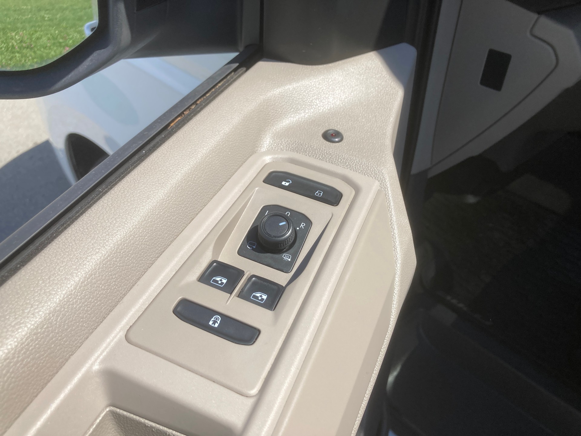 VW Multivan 1.4 eHybrid Liberty DSG mit Anhängerkupplung-image-11