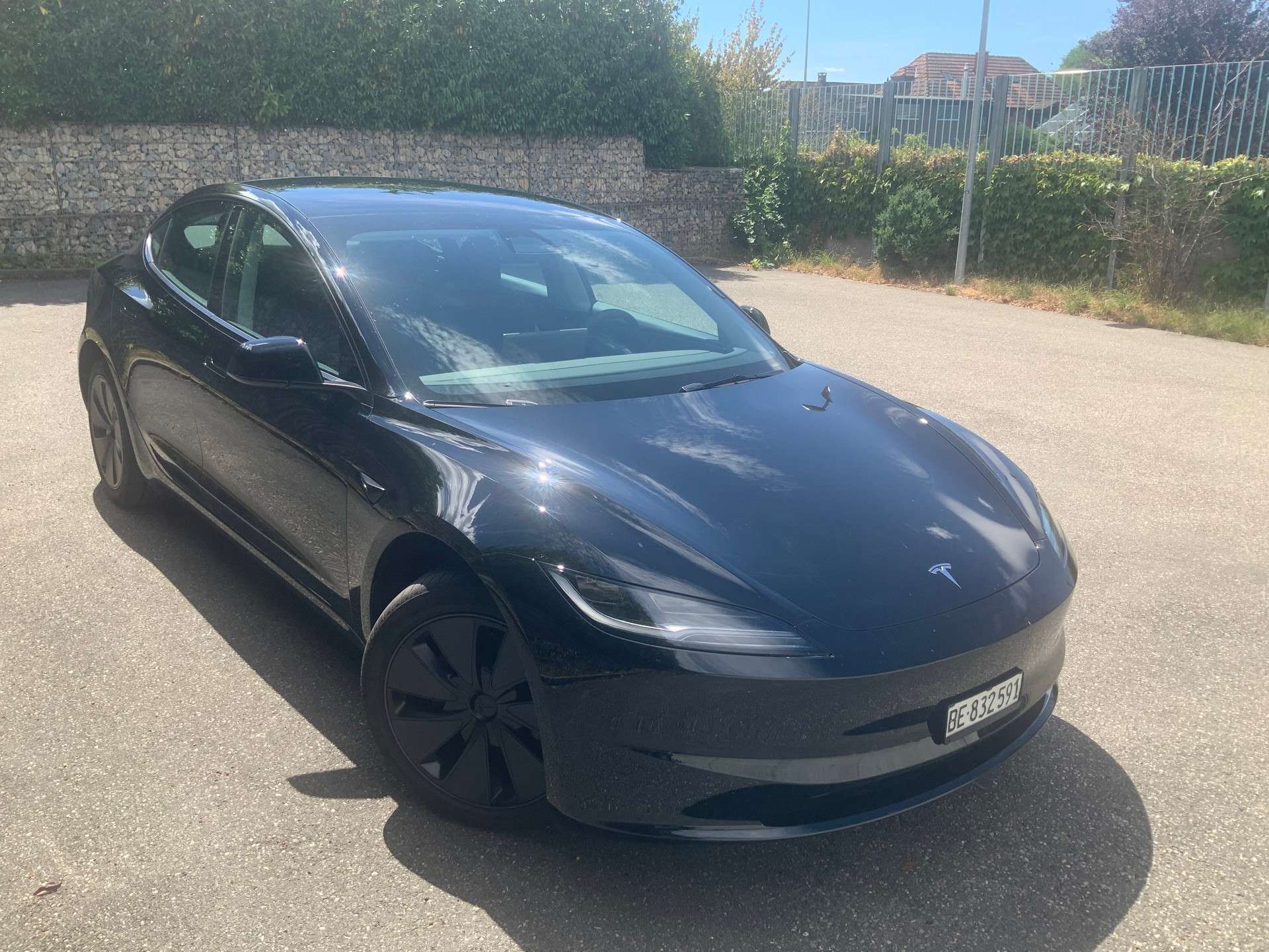 TESLA MODEL 3-image-1