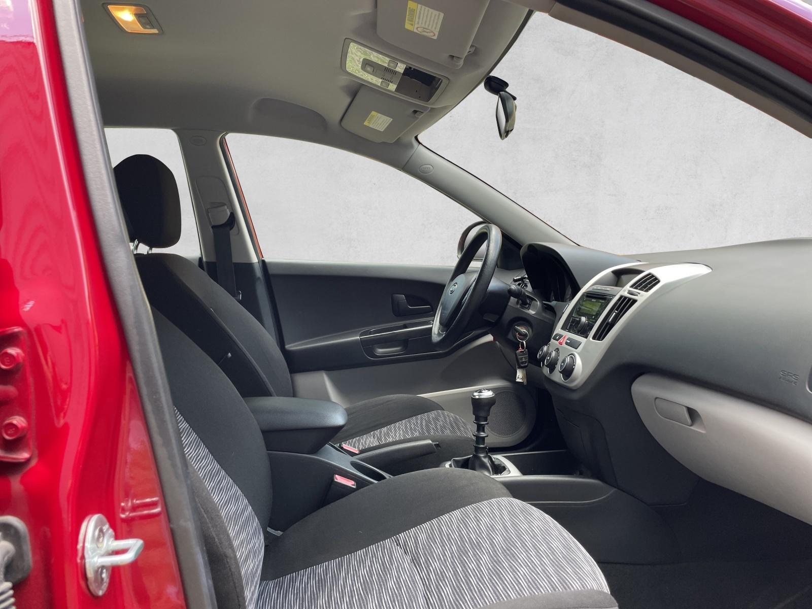 KIA Cee'd Sporty Wagon 1.4 CVVT Eco-image-13