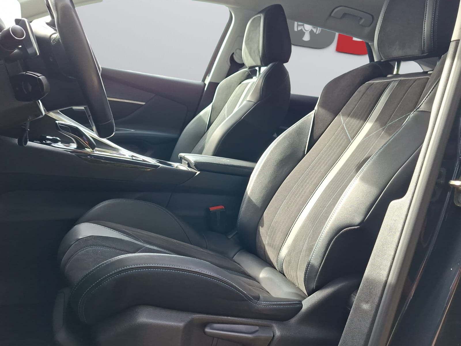PEUGEOT 3008 1.2 PureTech Active EAT-image-9