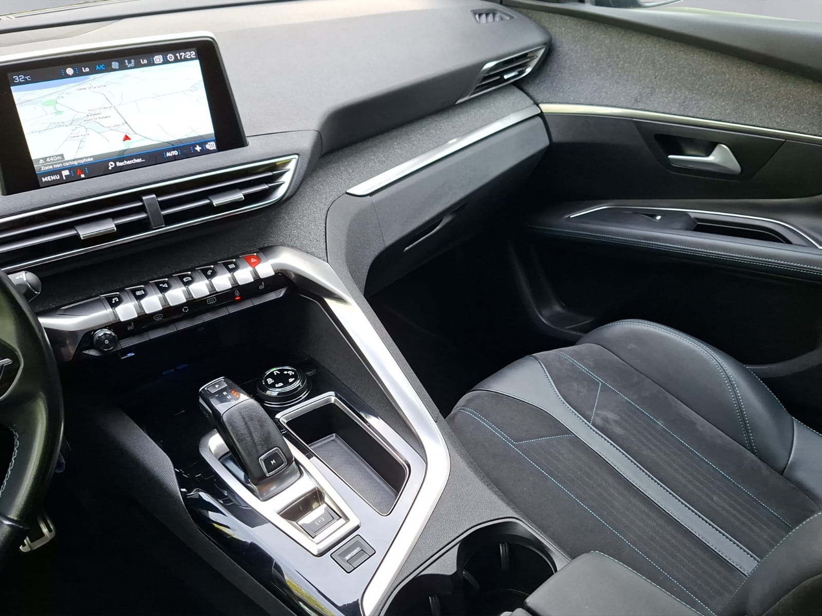PEUGEOT 3008 1.2 PureTech Active EAT-image-13