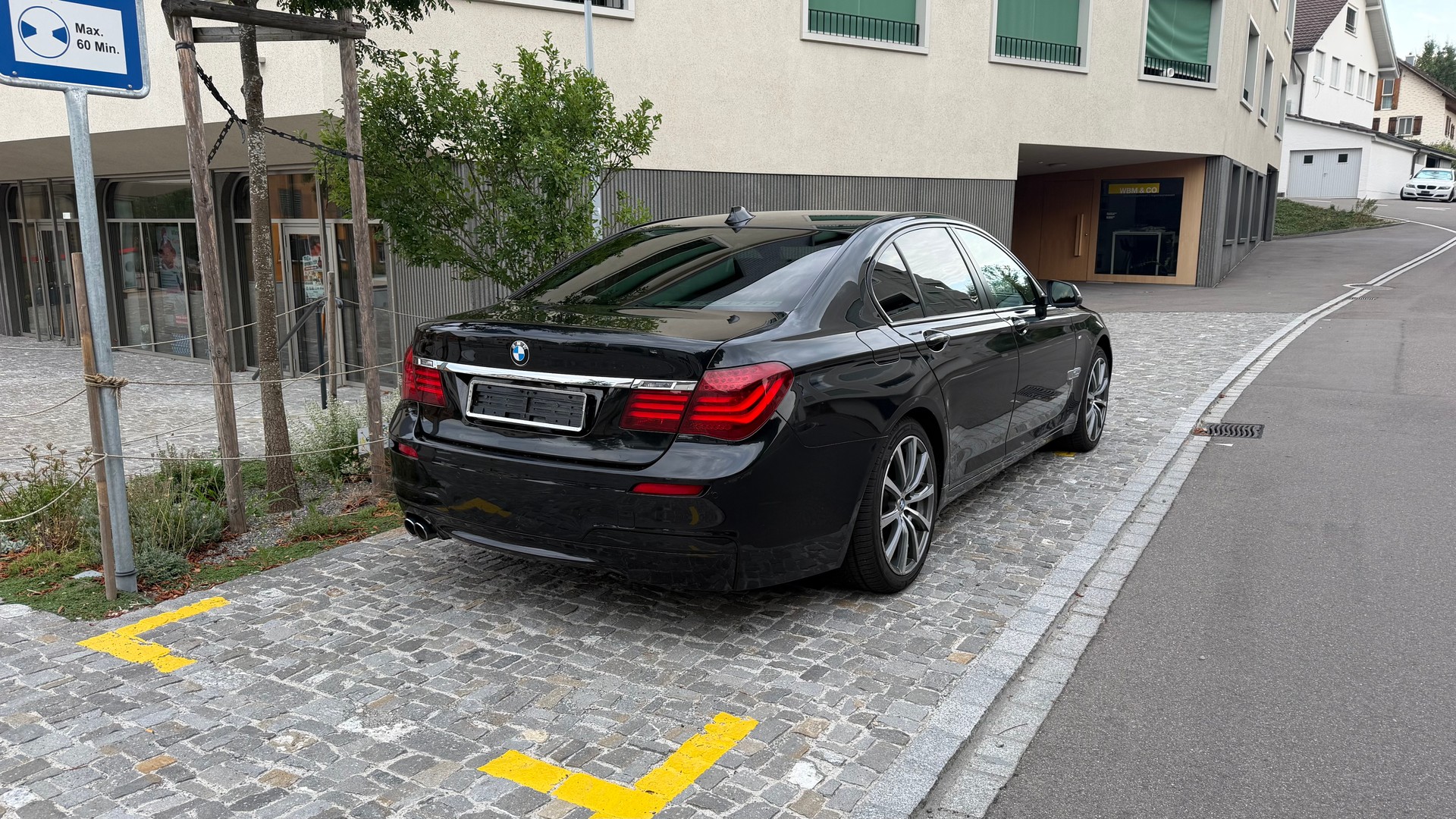 BMW 730d xDrive-image-2