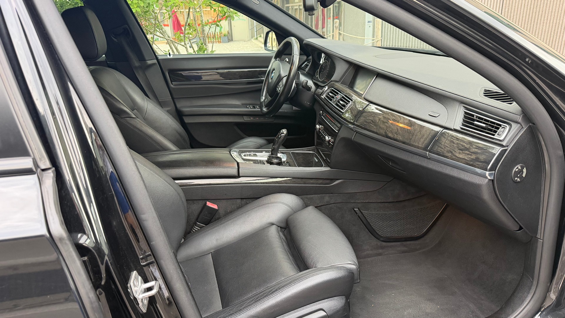 BMW 730d xDrive-image-4