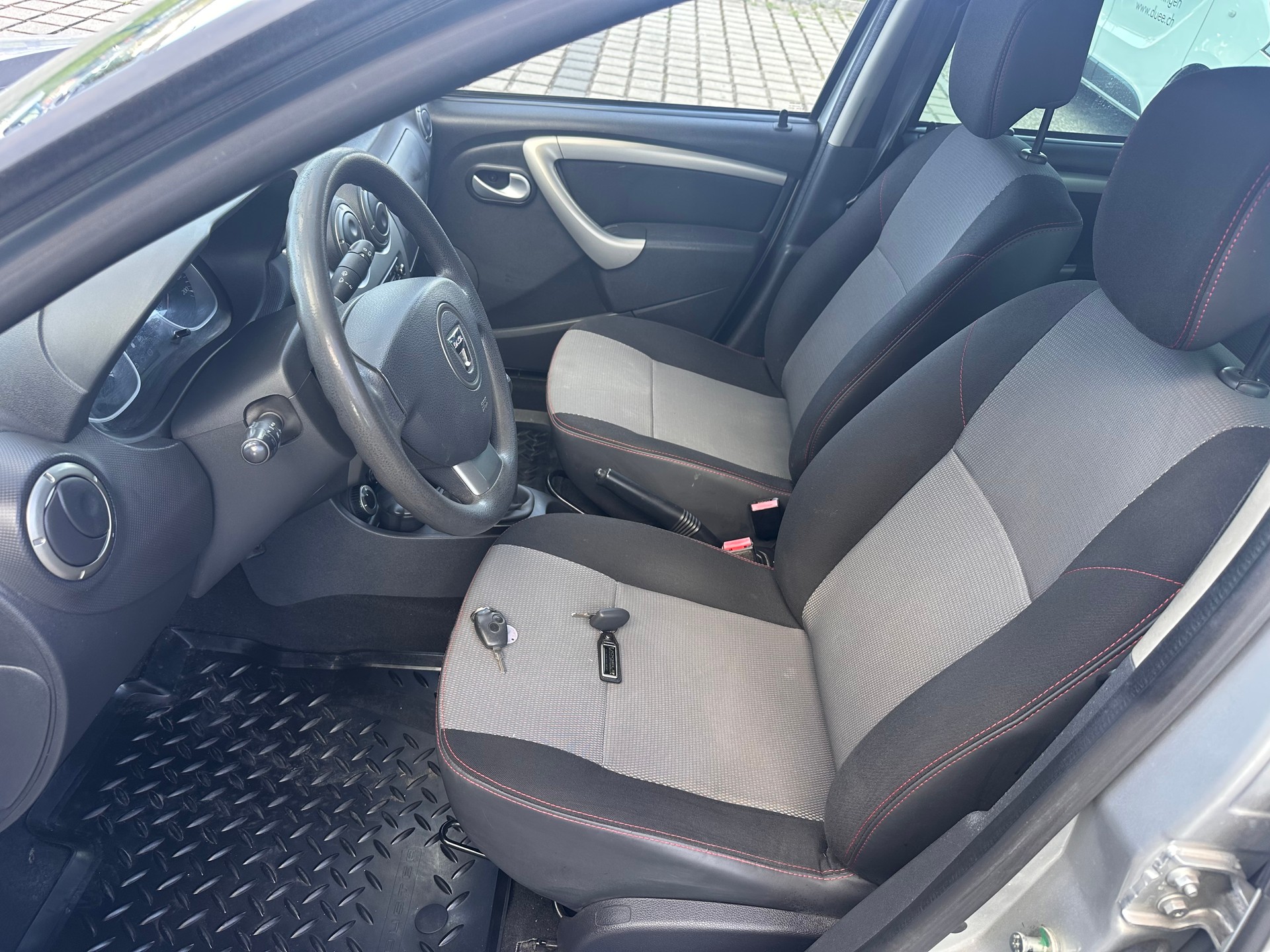 DACIA Duster 1.6 Destination 4x4-image-8