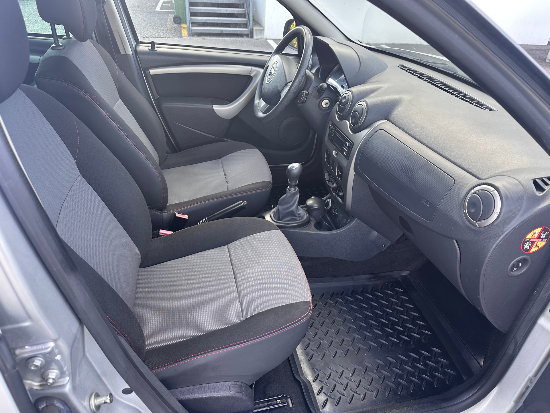 DACIA Duster 1.6 Destination 4x4-image-10