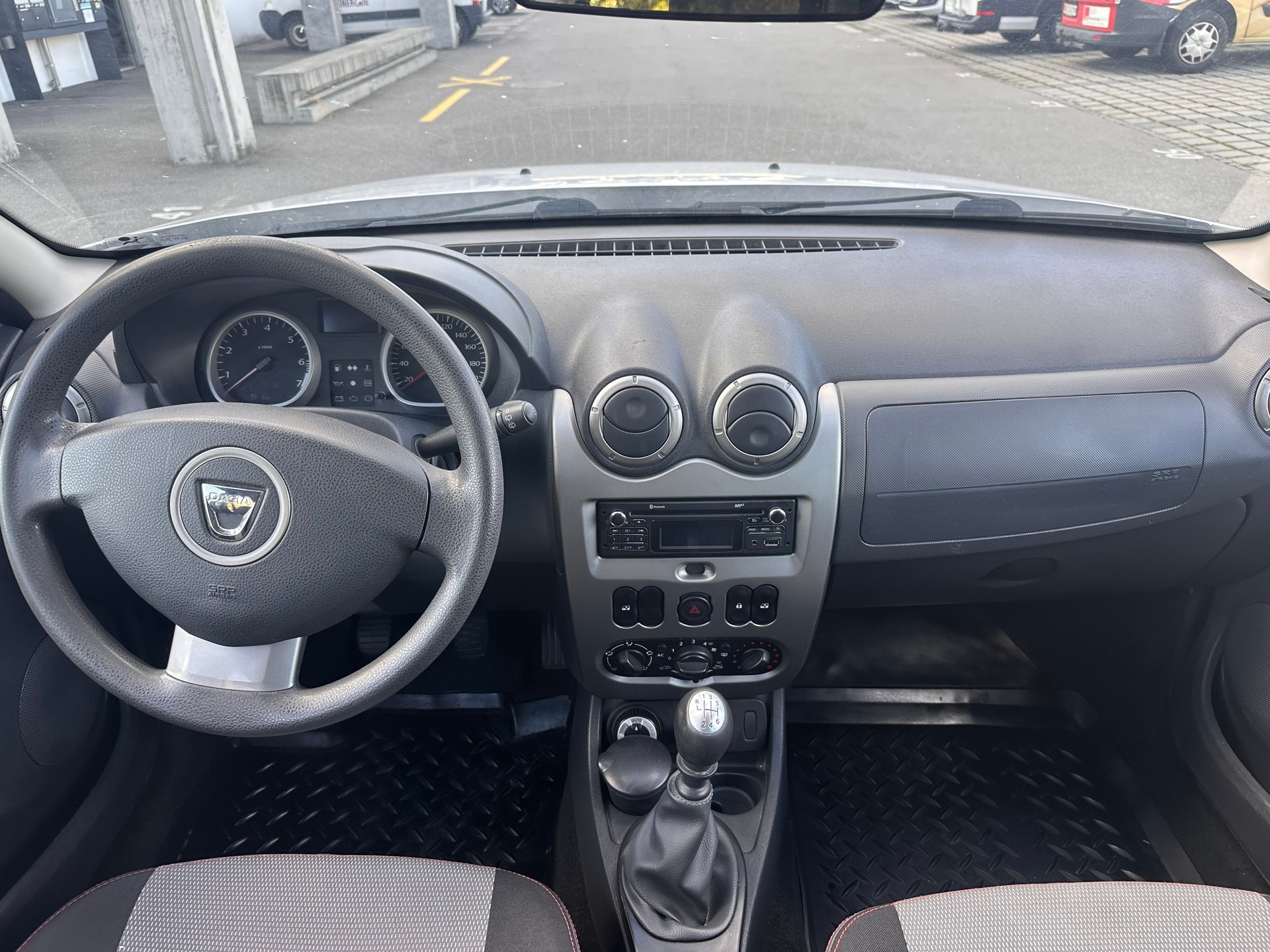 DACIA Duster 1.6 Destination 4x4-image-9