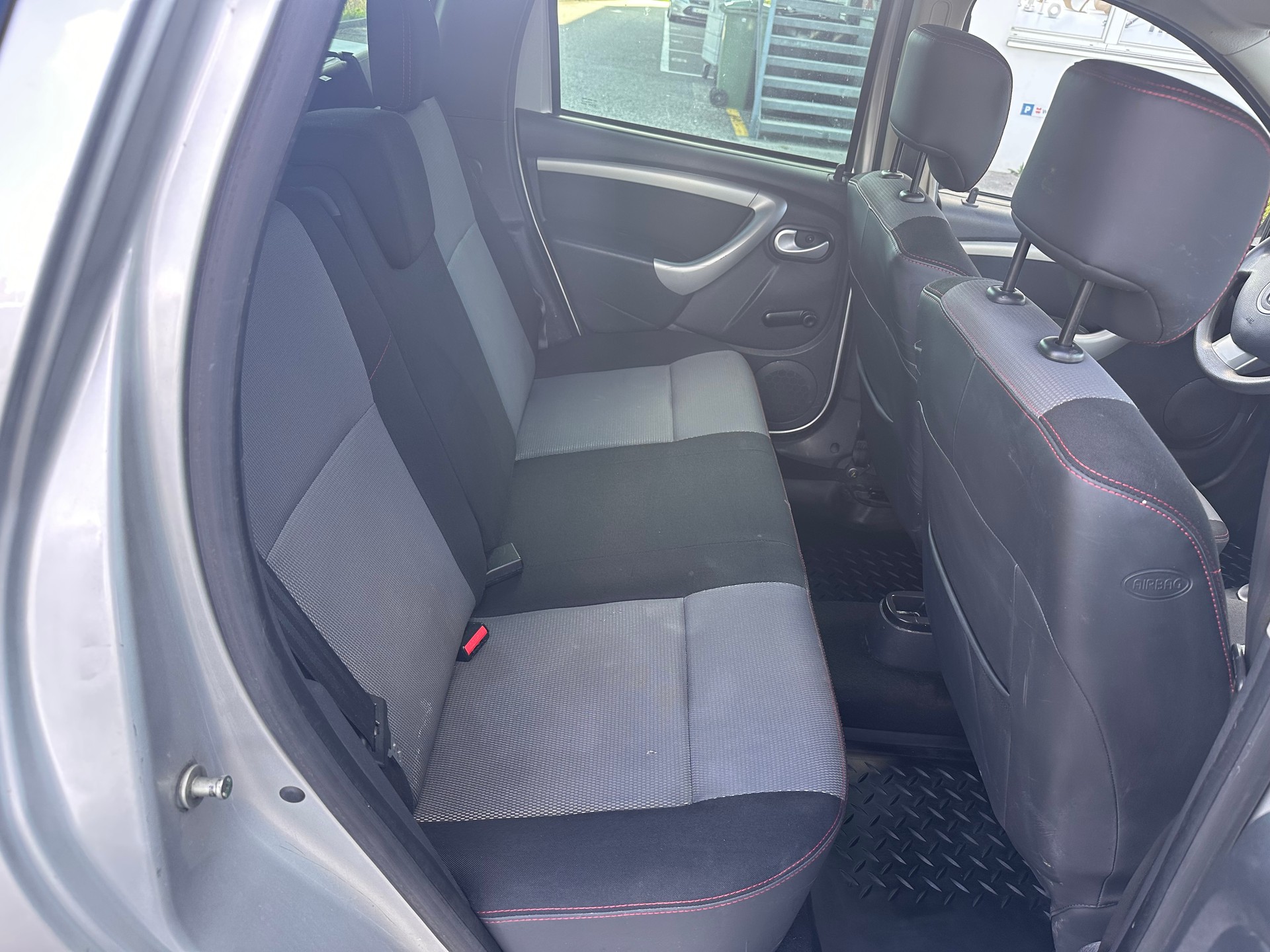 DACIA Duster 1.6 Destination 4x4-image-11