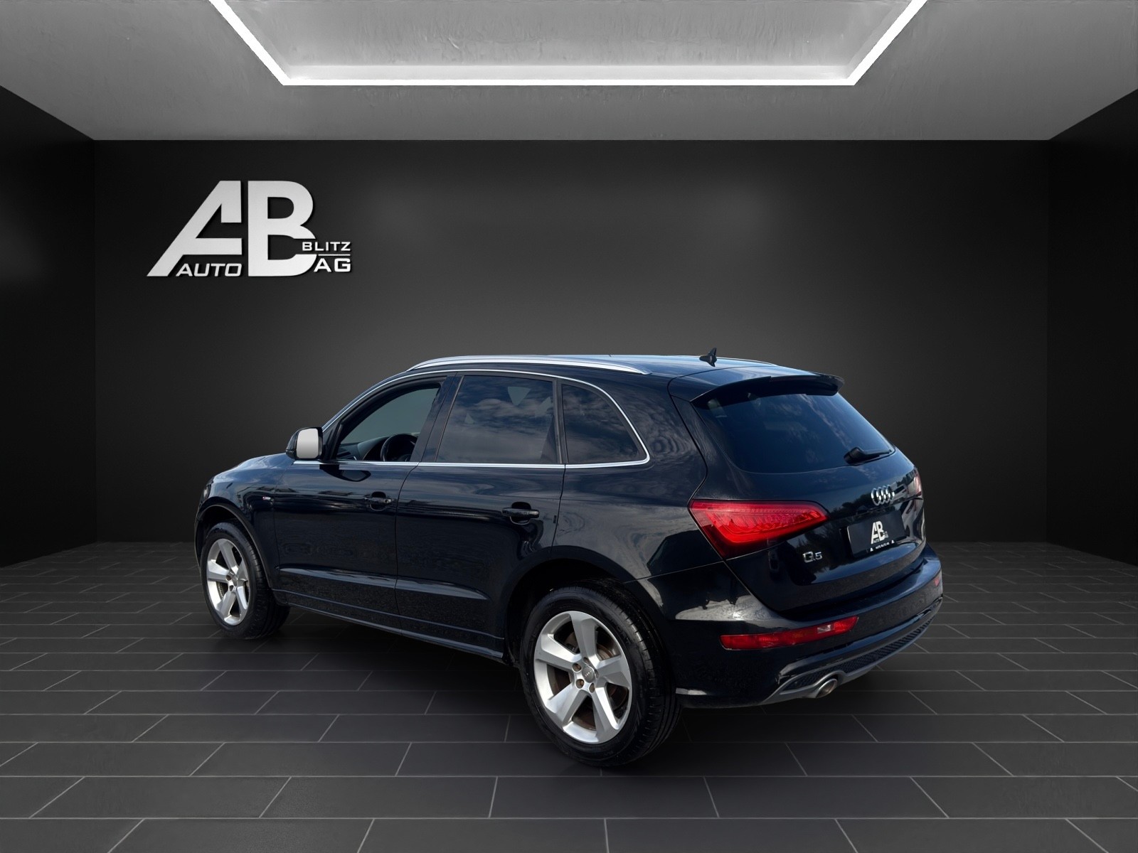 AUDI Q5 3.0 TDI S-Line quattro S-tronic mit 245 PS-image-2