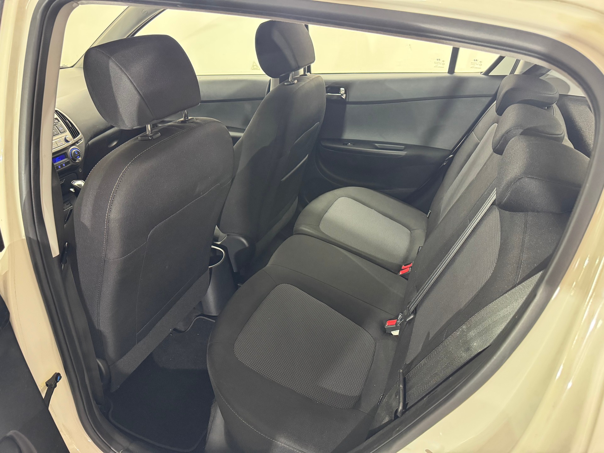 HYUNDAI i20 1.4 Style Automatic-image-10