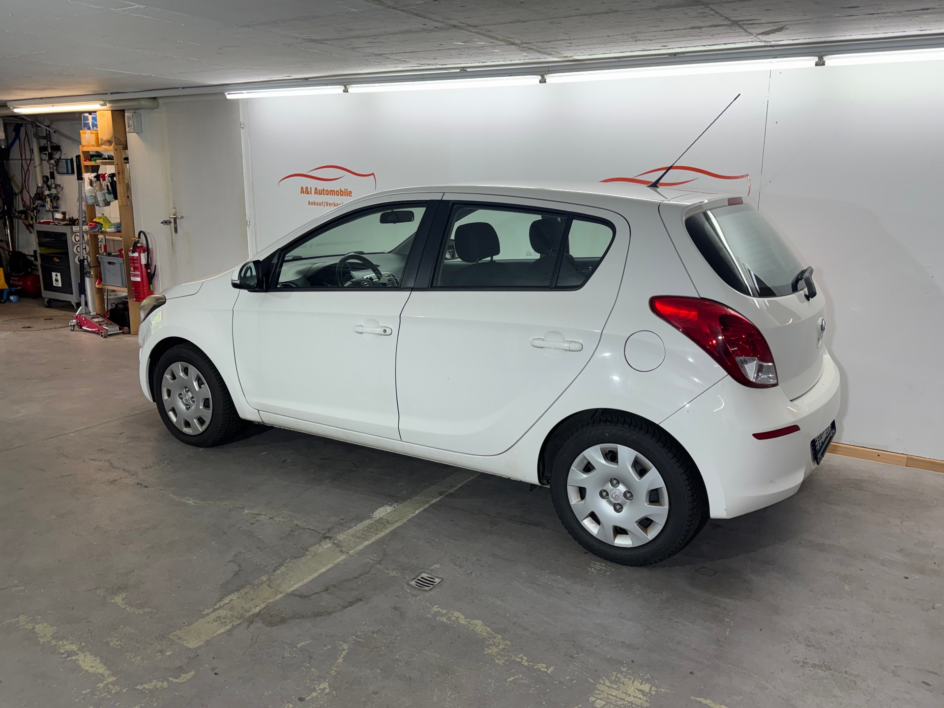 HYUNDAI i20 1.4 Style Automatic-image-2