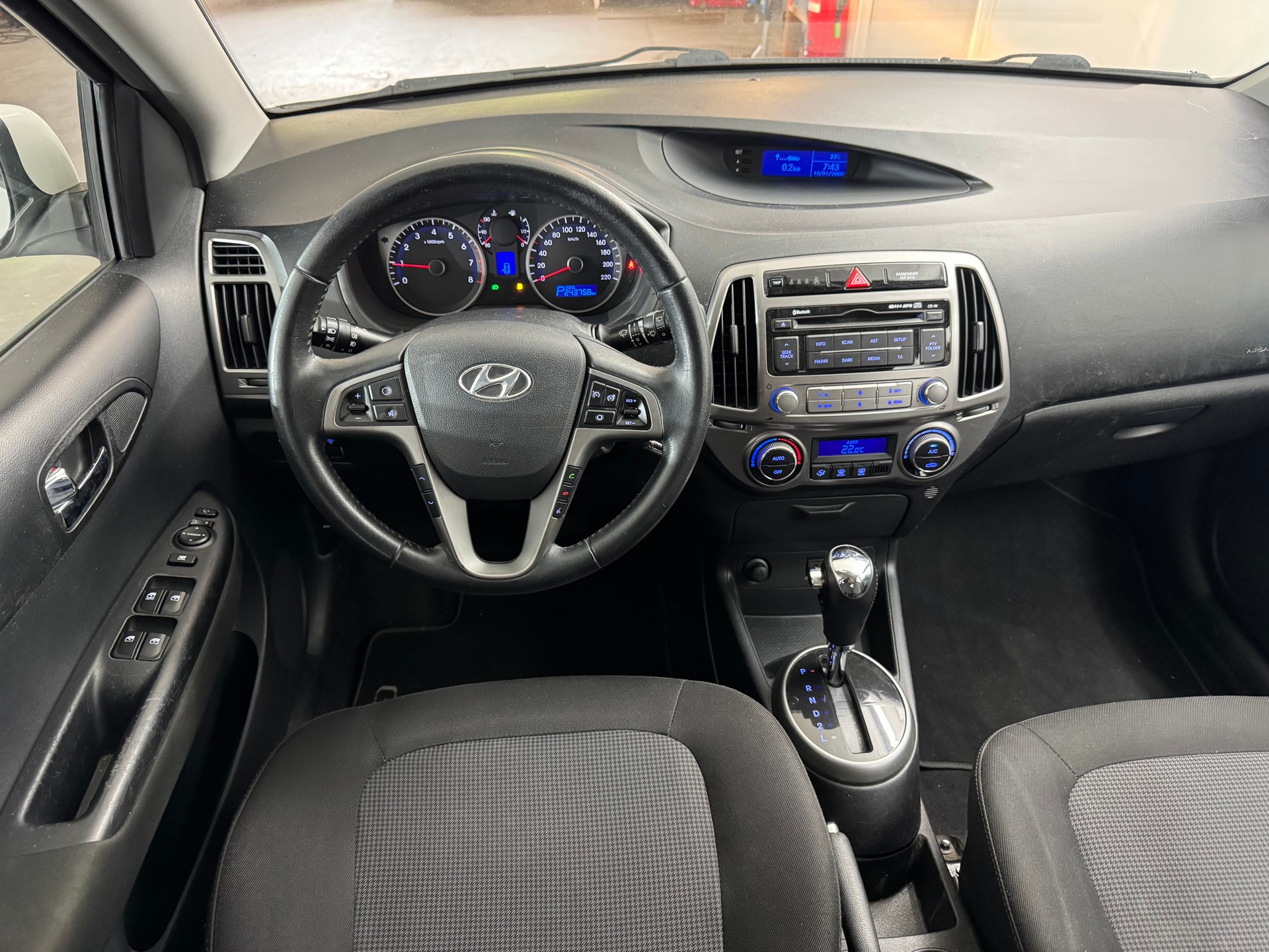 HYUNDAI i20 1.4 Style Automatic-image-6