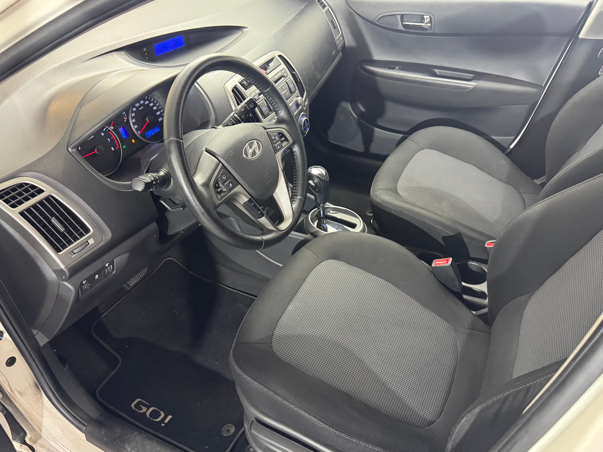 HYUNDAI i20 1.4 Style Automatic-image-7