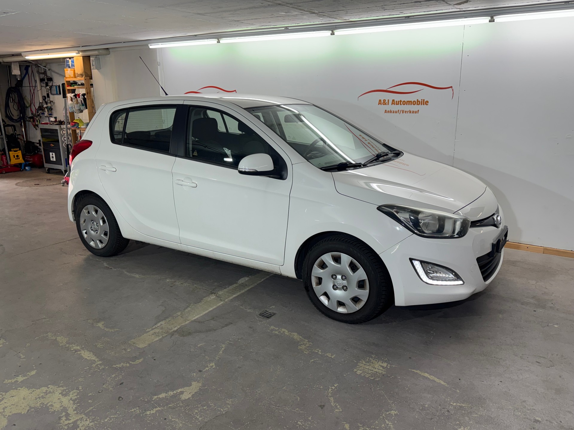 HYUNDAI i20 1.4 Style Automatic-image-1