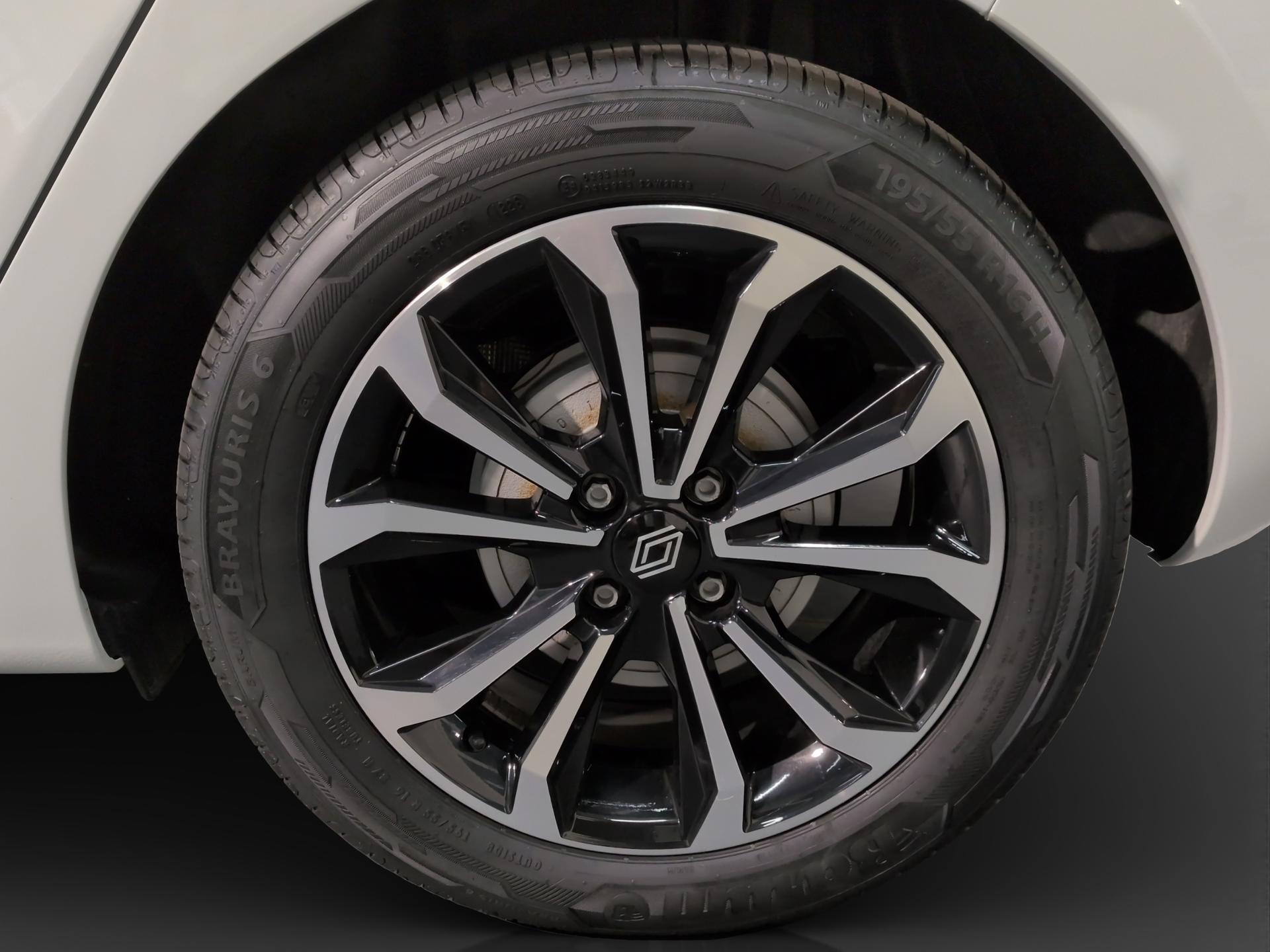 RENAULT Clio 1.6 E-Tech Techno-image-23