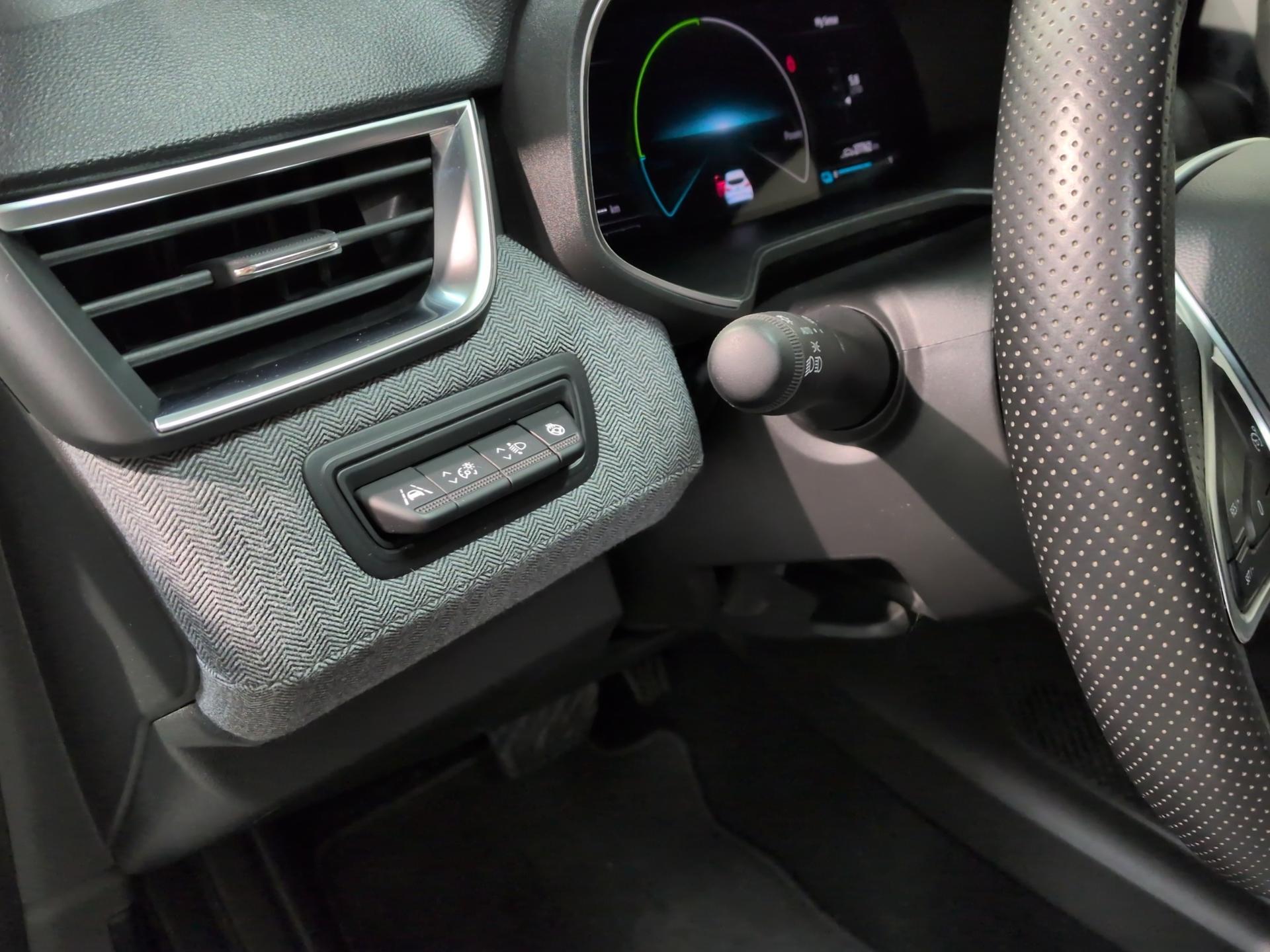 RENAULT Clio 1.6 E-Tech Techno-image-18