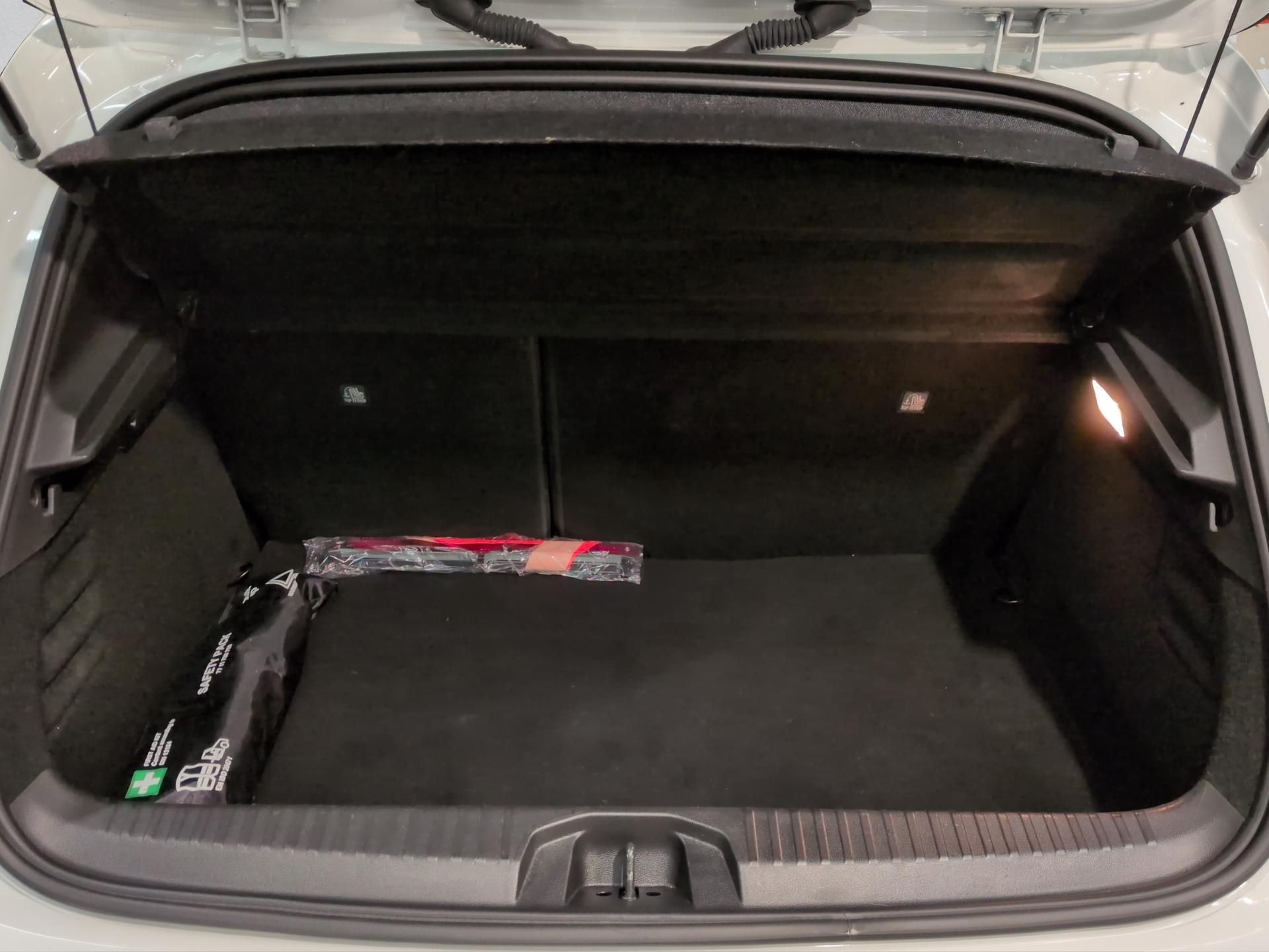 RENAULT Clio 1.6 E-Tech Techno-image-15