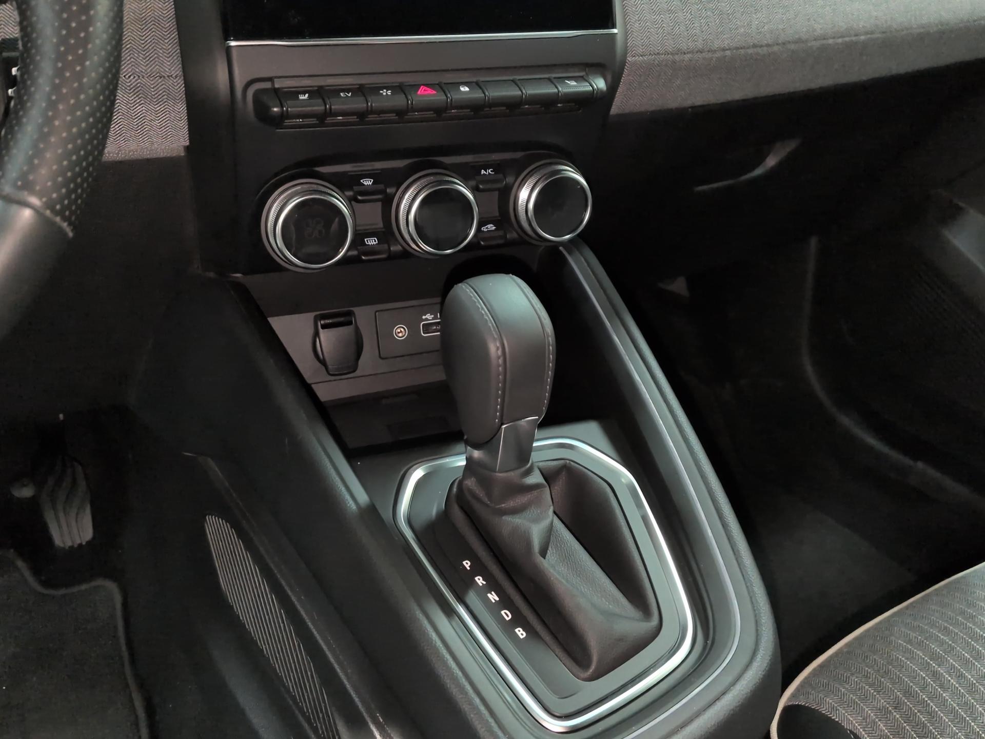 RENAULT Clio 1.6 E-Tech Techno-image-11