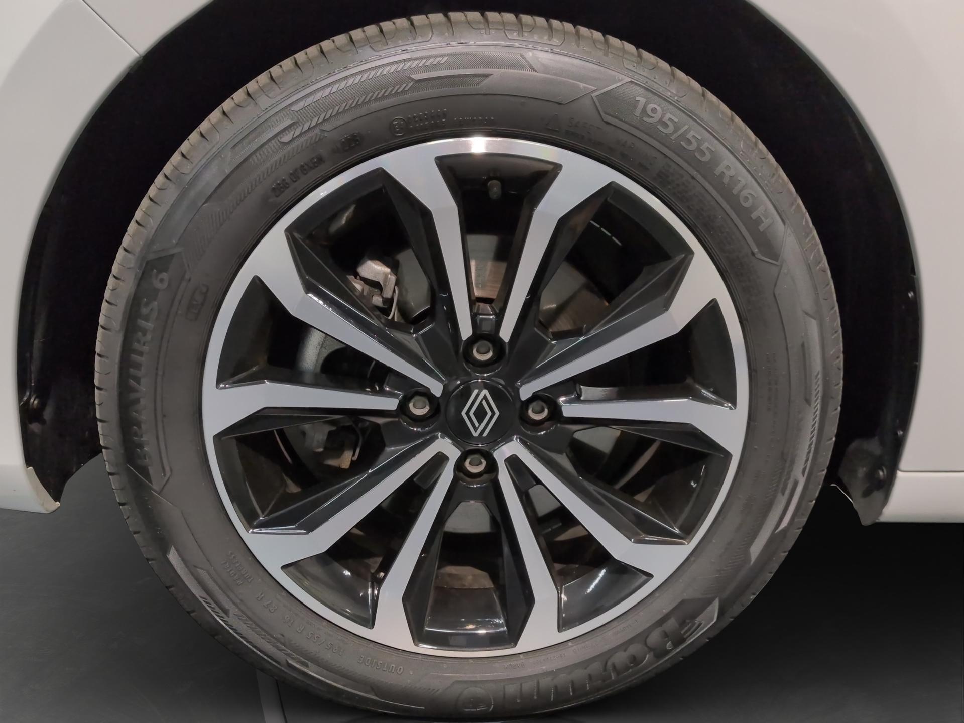 RENAULT Clio 1.6 E-Tech Techno-image-22
