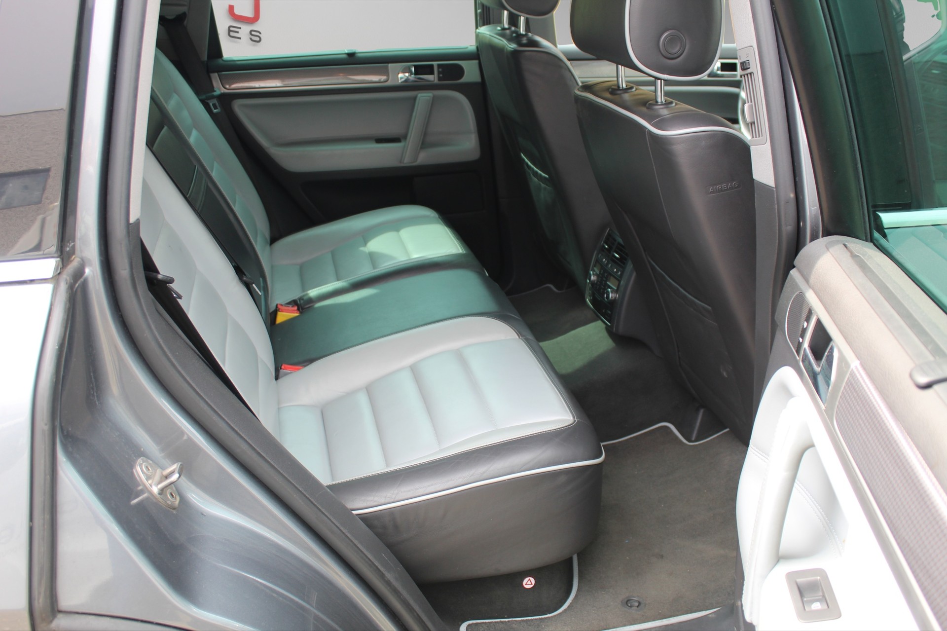 VW Touareg 5.0 TDI V10 Automatic-image-10