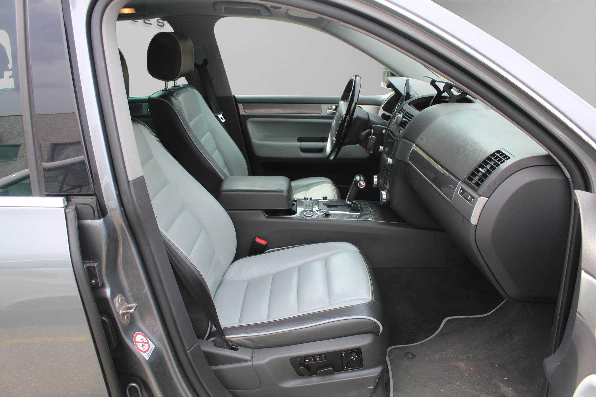 VW Touareg 5.0 TDI V10 Automatic-image-8
