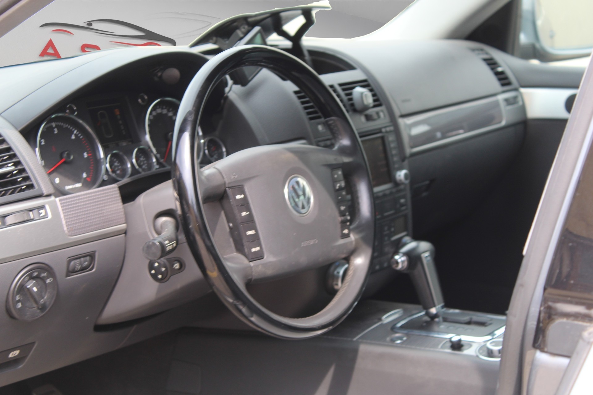 VW Touareg 5.0 TDI V10 Automatic-image-6
