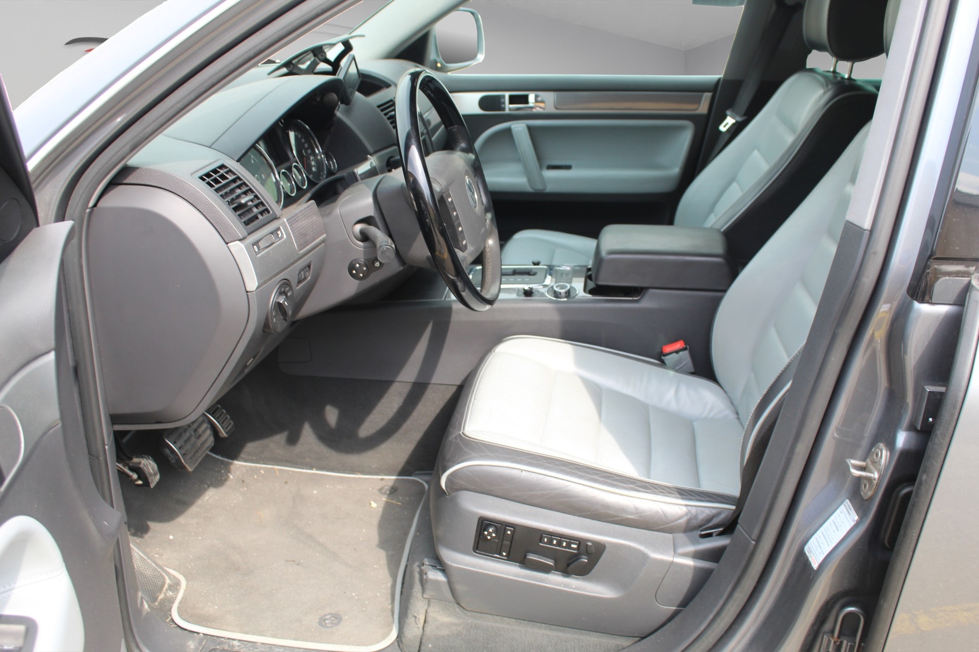 VW Touareg 5.0 TDI V10 Automatic-image-7