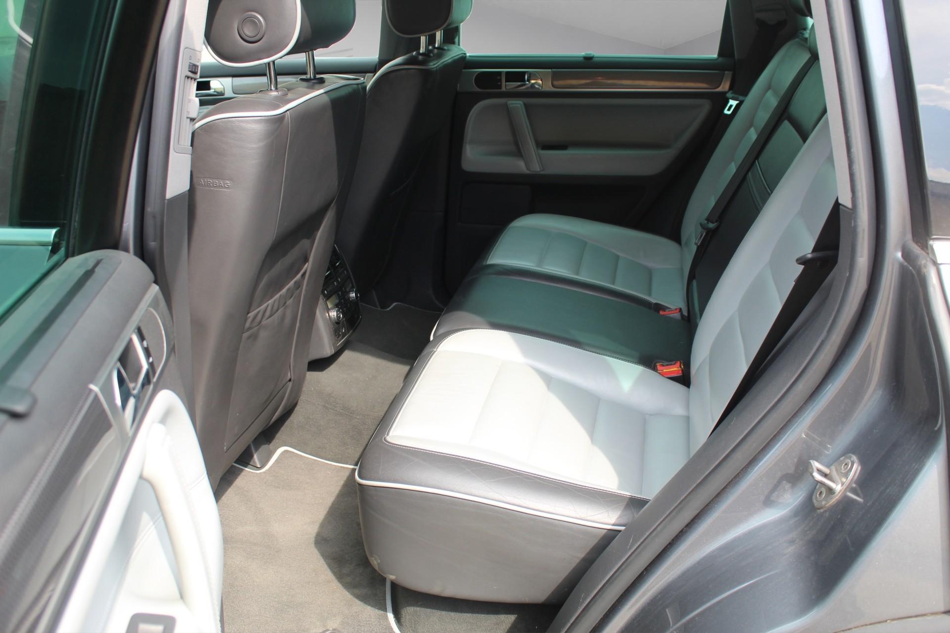 VW Touareg 5.0 TDI V10 Automatic-image-9