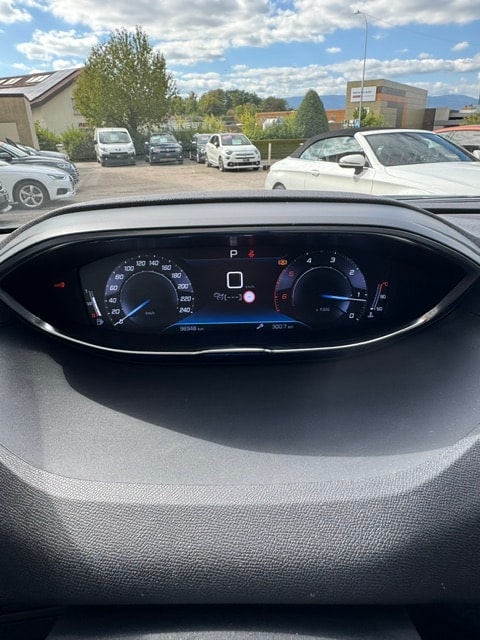 PEUGEOT 5008 1.5 BlueHDi Allure EAT-image-10