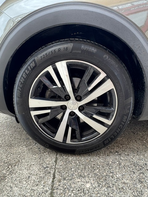 PEUGEOT 5008 1.5 BlueHDi Allure EAT-image-29