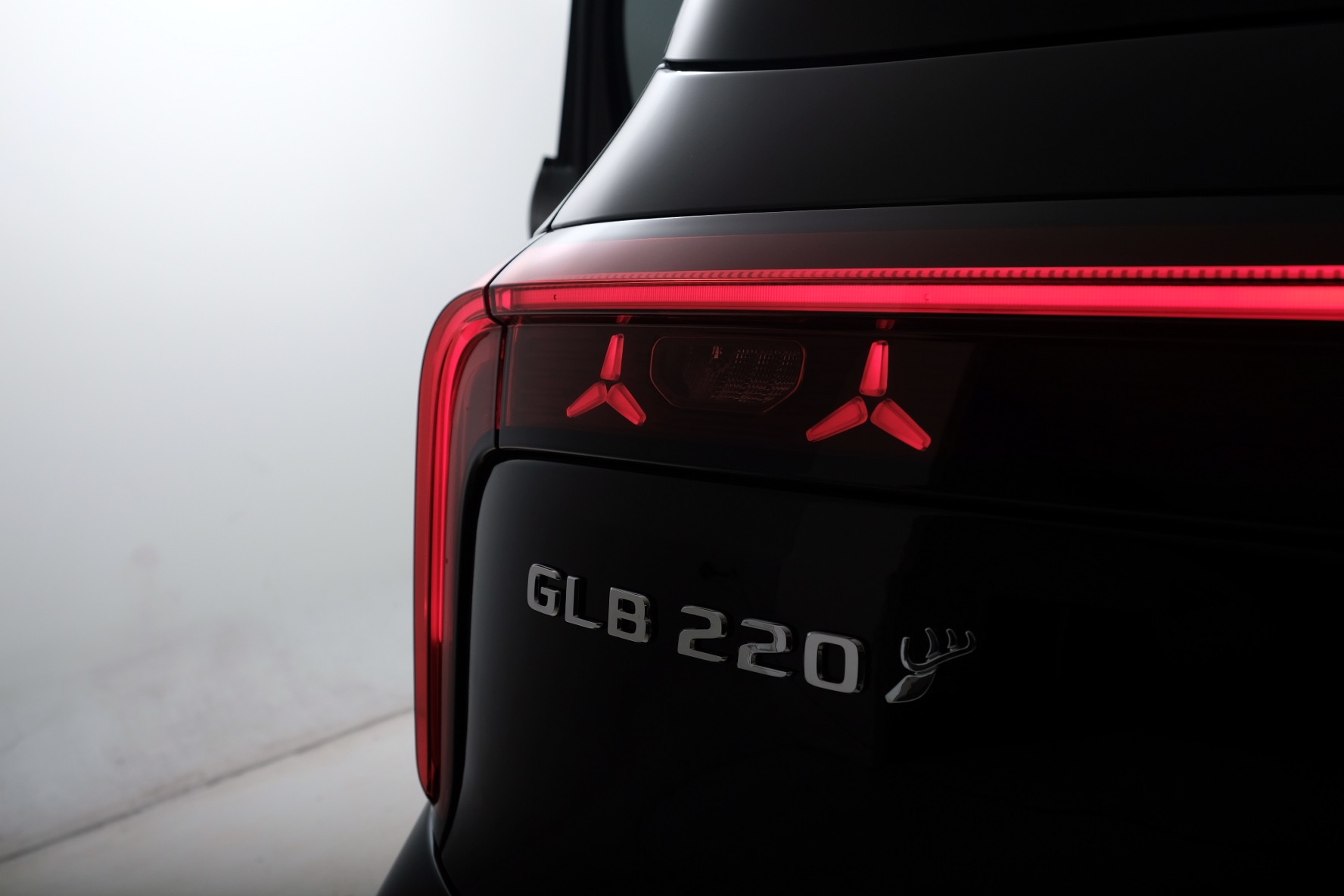 MERCEDES-BENZ GLB-Klasse X248 GLB 220 4matic Me.-Fzg. / Demo-showroom-element-3