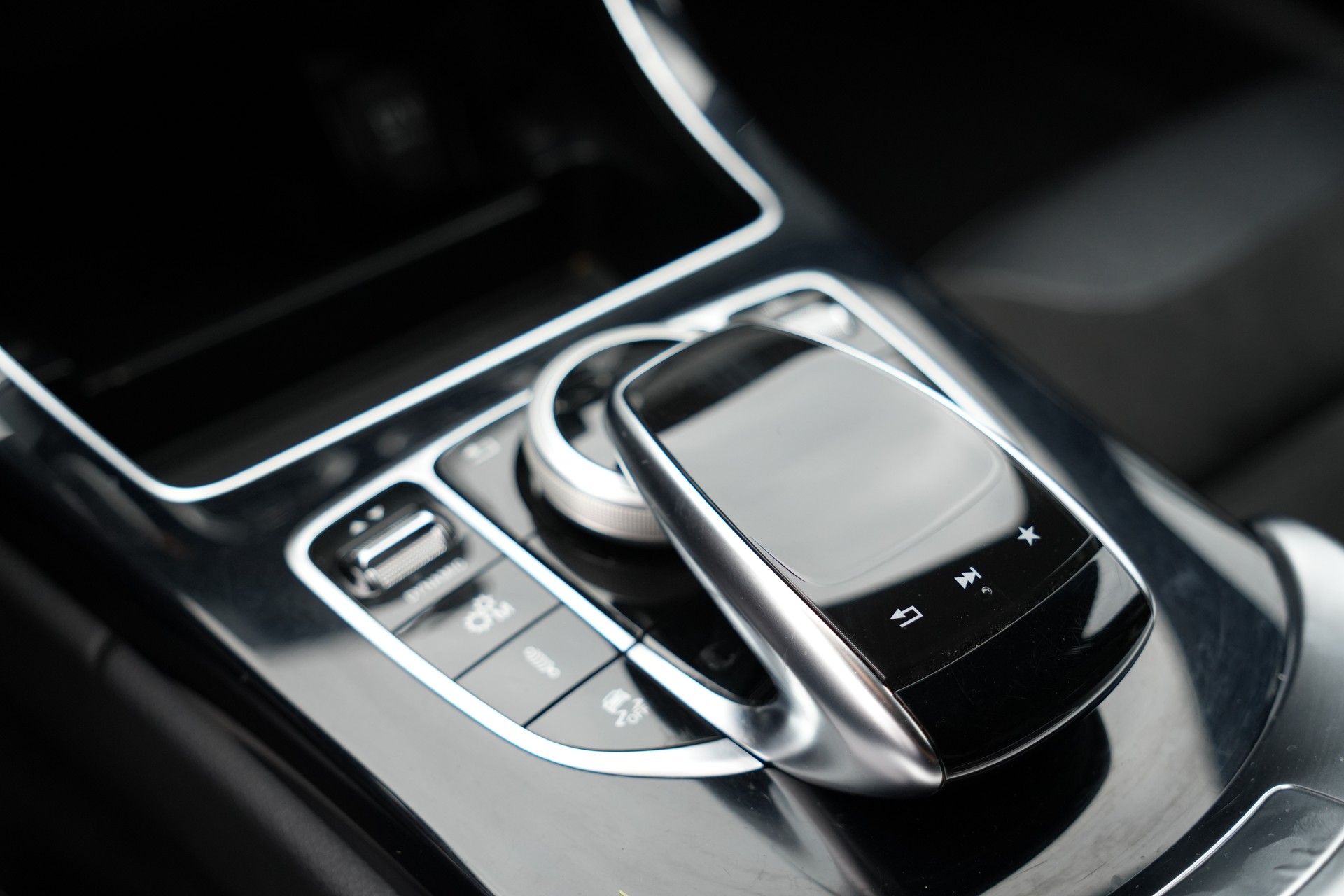 MERCEDES-BENZ C 63 S AMG Speedshift-image-18