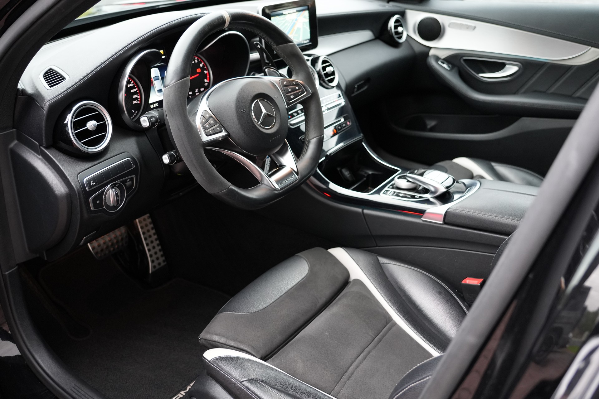 MERCEDES-BENZ C 63 S AMG Speedshift-image-12