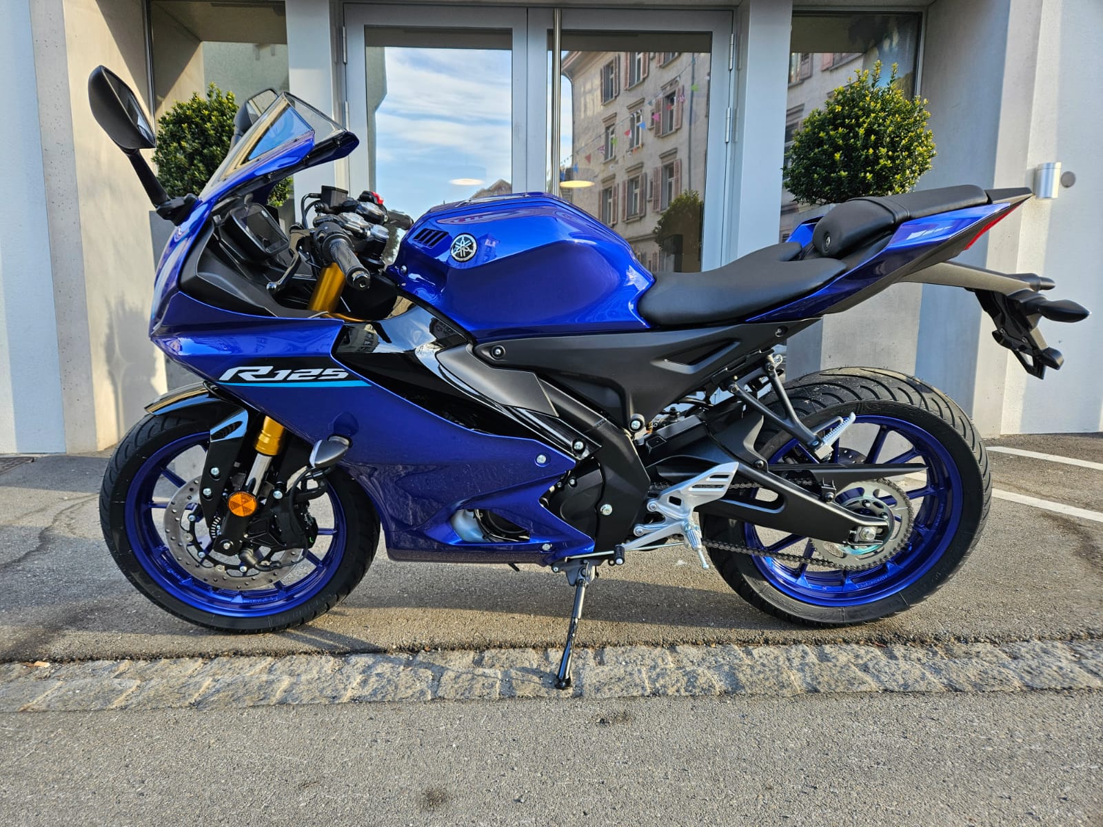 YAMAHA YZF-R 125 ABS-showroom-element-3