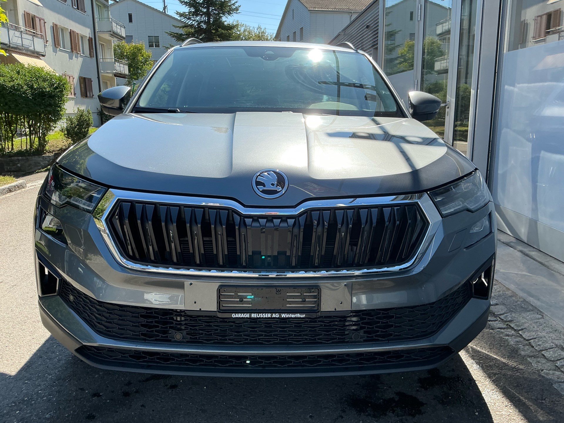SKODA Karoq Tour 4x4 ***360° KAMERA UND PANORAMADACH ***-image-1