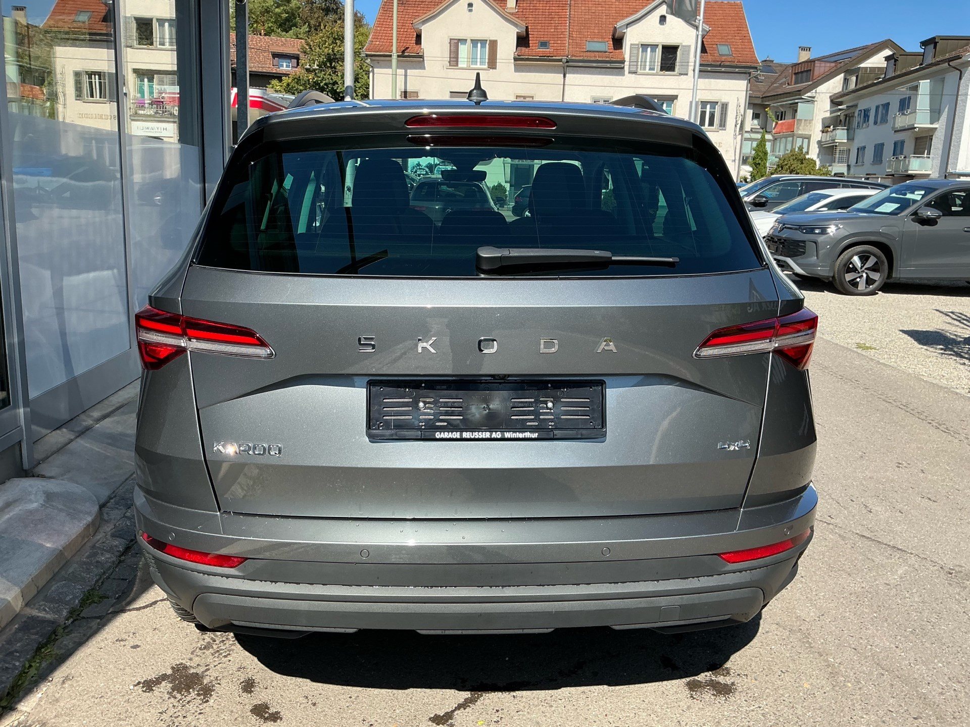 SKODA Karoq Tour 4x4 ***360° KAMERA UND PANORAMADACH ***-image-4